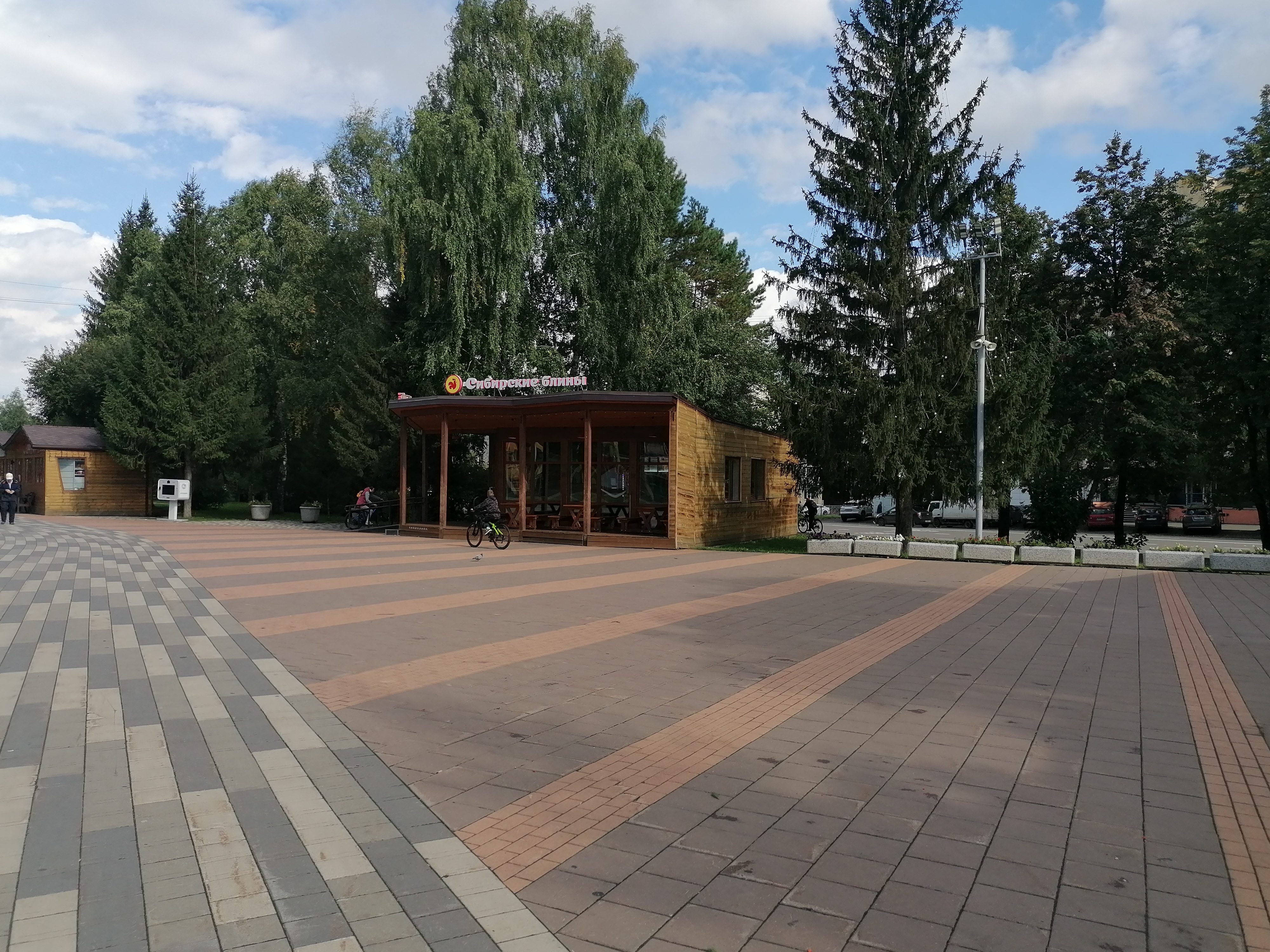 Часть объекта благоустройства, расположенного по адресу: Кемеровская область, город Кемерово, бульвар Строителей (от проспекта Ленина до проспекта Химиков), общей площадью 90,0 кв.м, в границах, определенных в соответствии с Приложением № 1 (схема расположения части объекта благоустройства), которое является неотъемлемой частью настоящего договора, в целях размещения без капитального строительства:  - Всесезонного павильона-кафе с верандой, площадью 90,0 кв.м. - см. извещение.