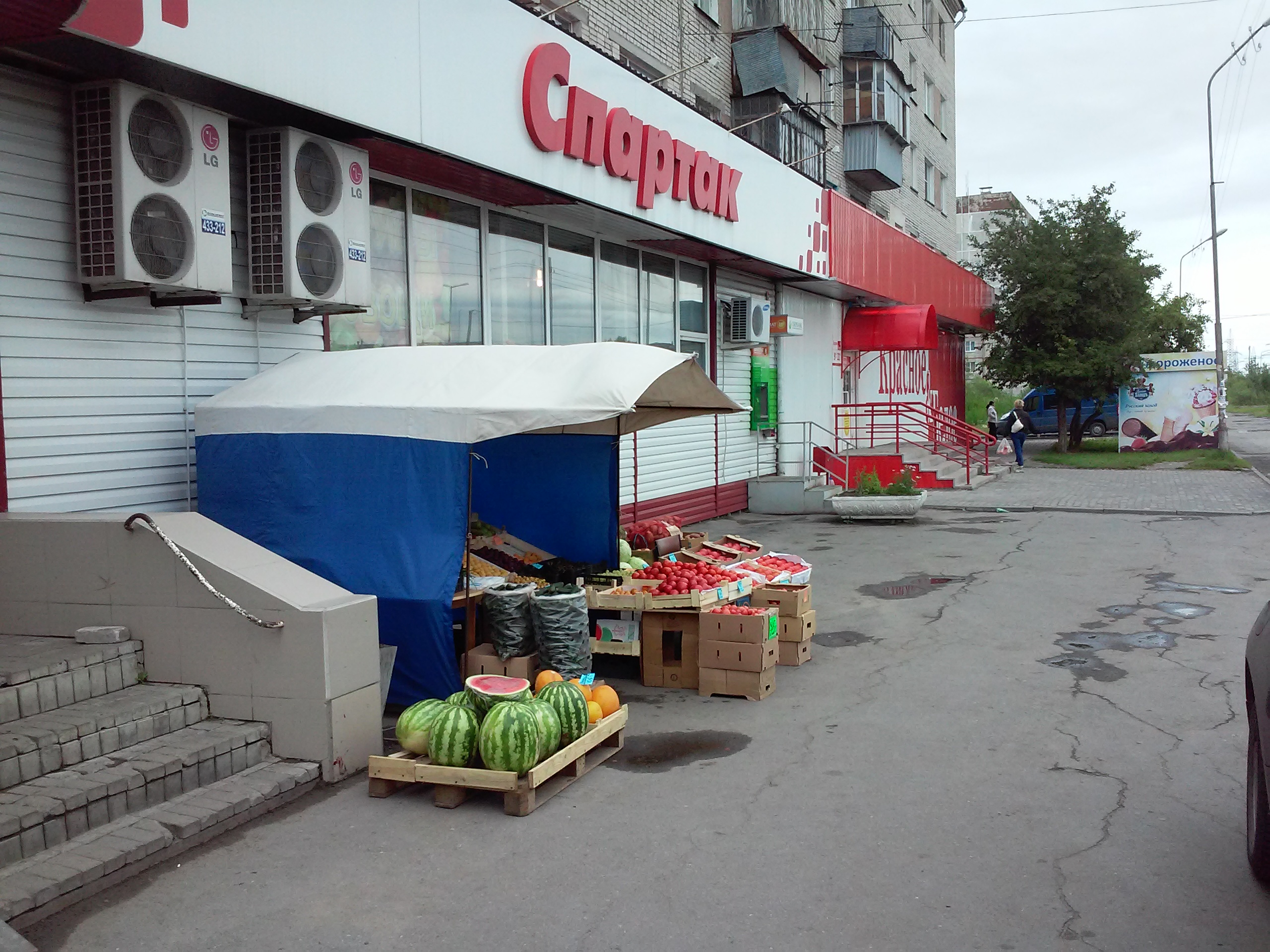 Торговый павильон для сезонной торговли овощами и фруктами Чернореченская, в районе здания № 101
