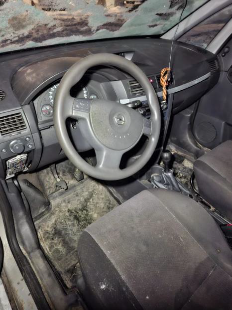 Автотранспортное средство Opel-meriva, серебристого цвета