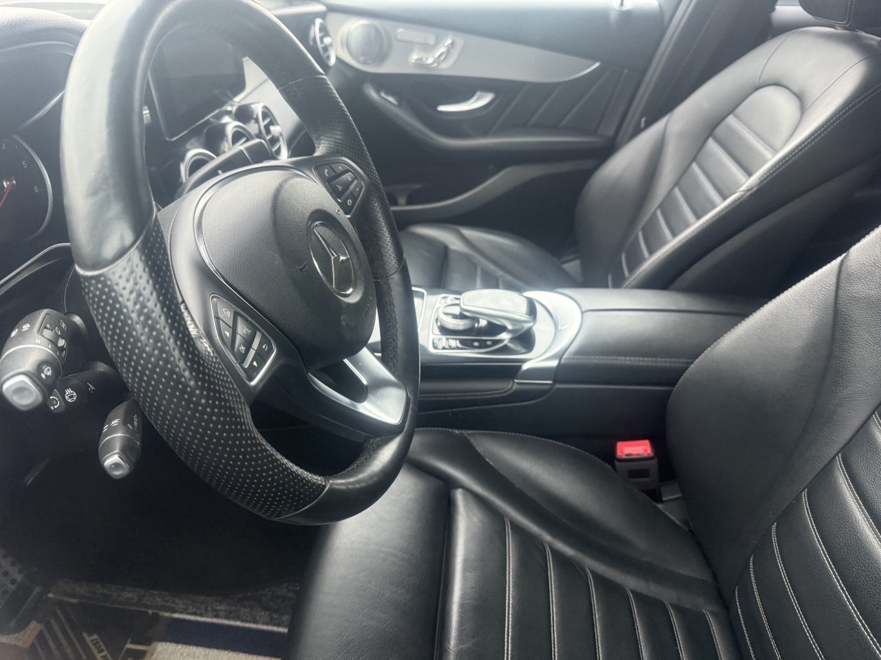 Автомобиль MERCEDES BENZ