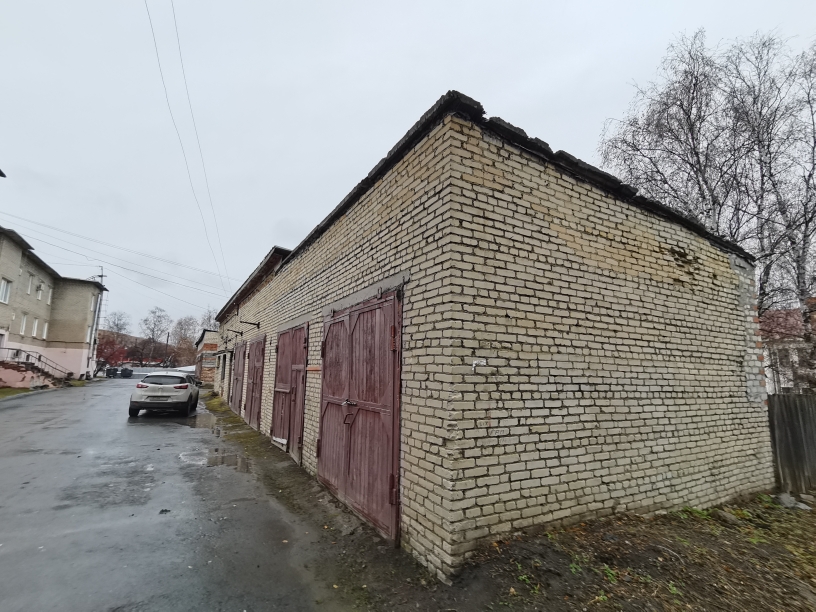 Нежилое помещение - гараж общей площадью 19,4 кв.м., с кадастровым номером 74:16:1305003:56, по адресу: Челябинская область, р-н Нязепетровский, г. Нязепетровск, ул. Свердлова, д.6 б, бокс 6