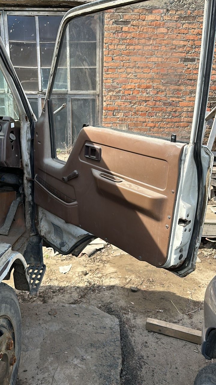 Грузовик с манипулятором (TOYOTA-DYNA), год изготовления 1990, модель, № двигателя 1W 0015139, шасси (рама) № WO95 0003920, кузов (кабина, прицеп) № WO95 0003920, мощность двигателя л.с. (кВт) 140, тип двигателя – дизельный, организация - изготовитель (страна) – TOYOTA (Япония)