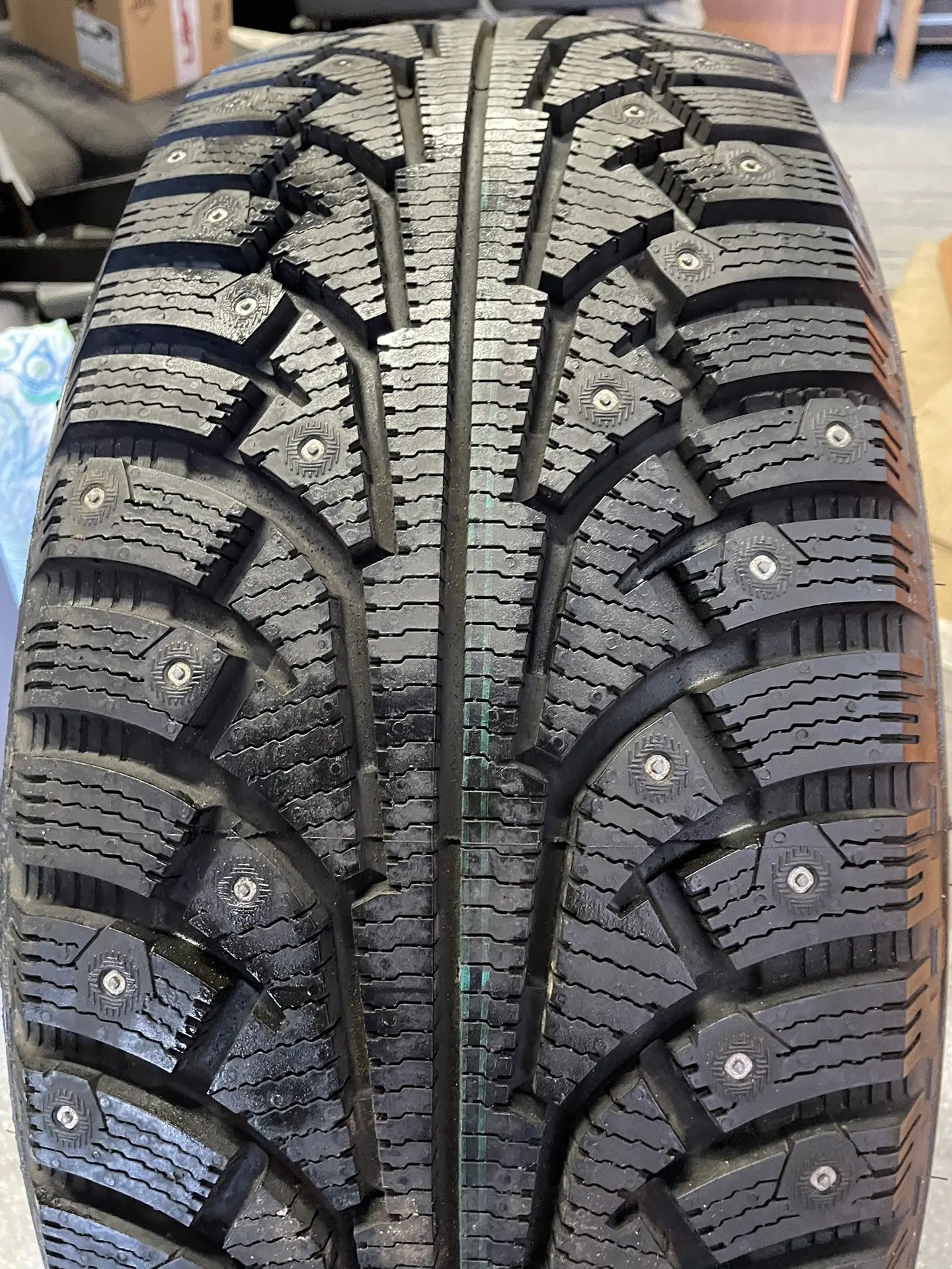 Автомобильная зимняя шина Nokian HKPL (Hakapeliitta sport utility 5) 255/55 R18