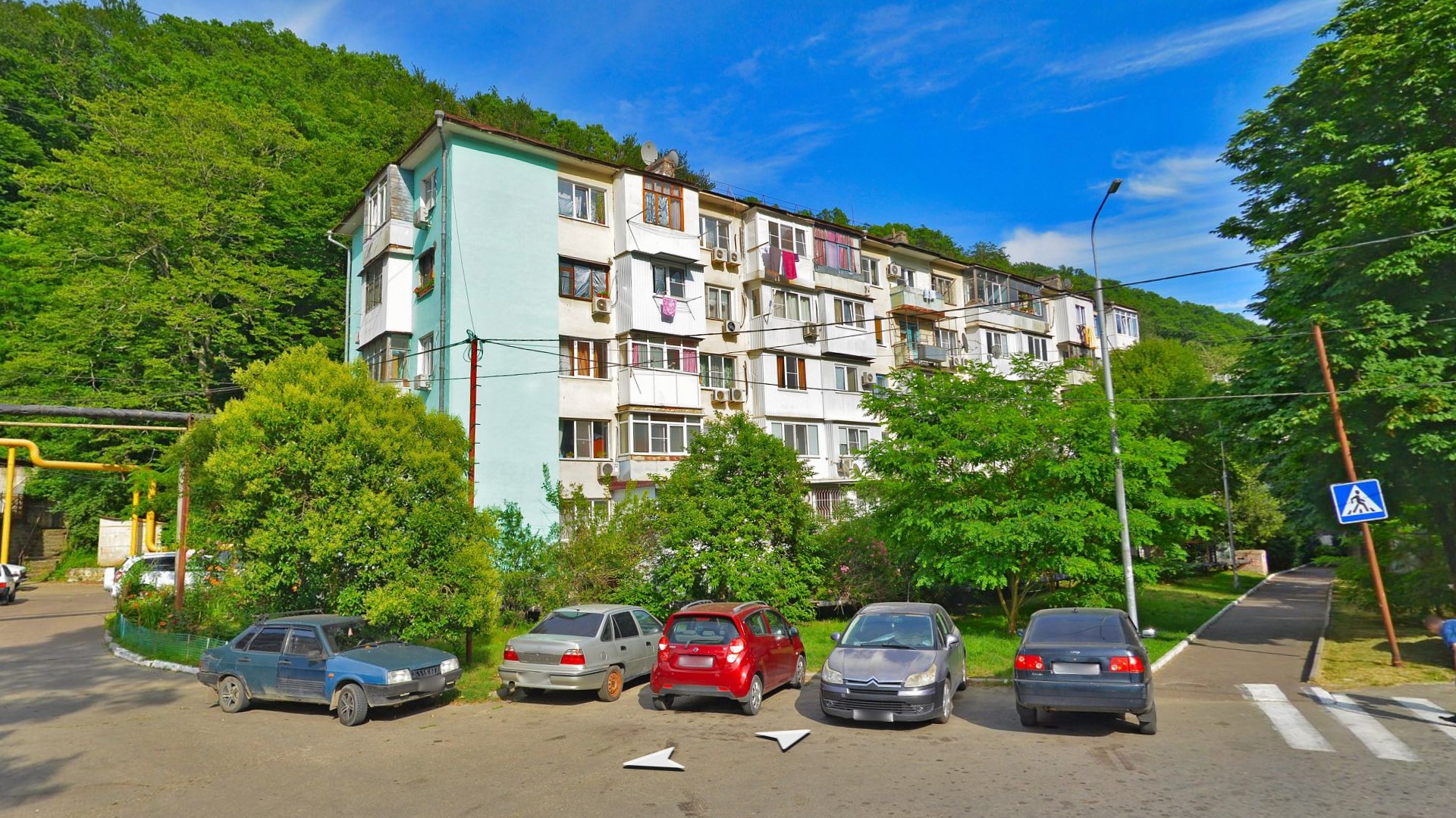 Д-к Левченко А.А. Квартира пл. 43,5 кв.м, КН 23:51:0201003:2531, адрес: г.Туапсе,ул.Судоремонтников, д.66, кв.31. Обременение: залог, арест,н/ц 4 226 400,00 руб., з-к 42 264,00 руб., ш/а 42 264,00 руб.