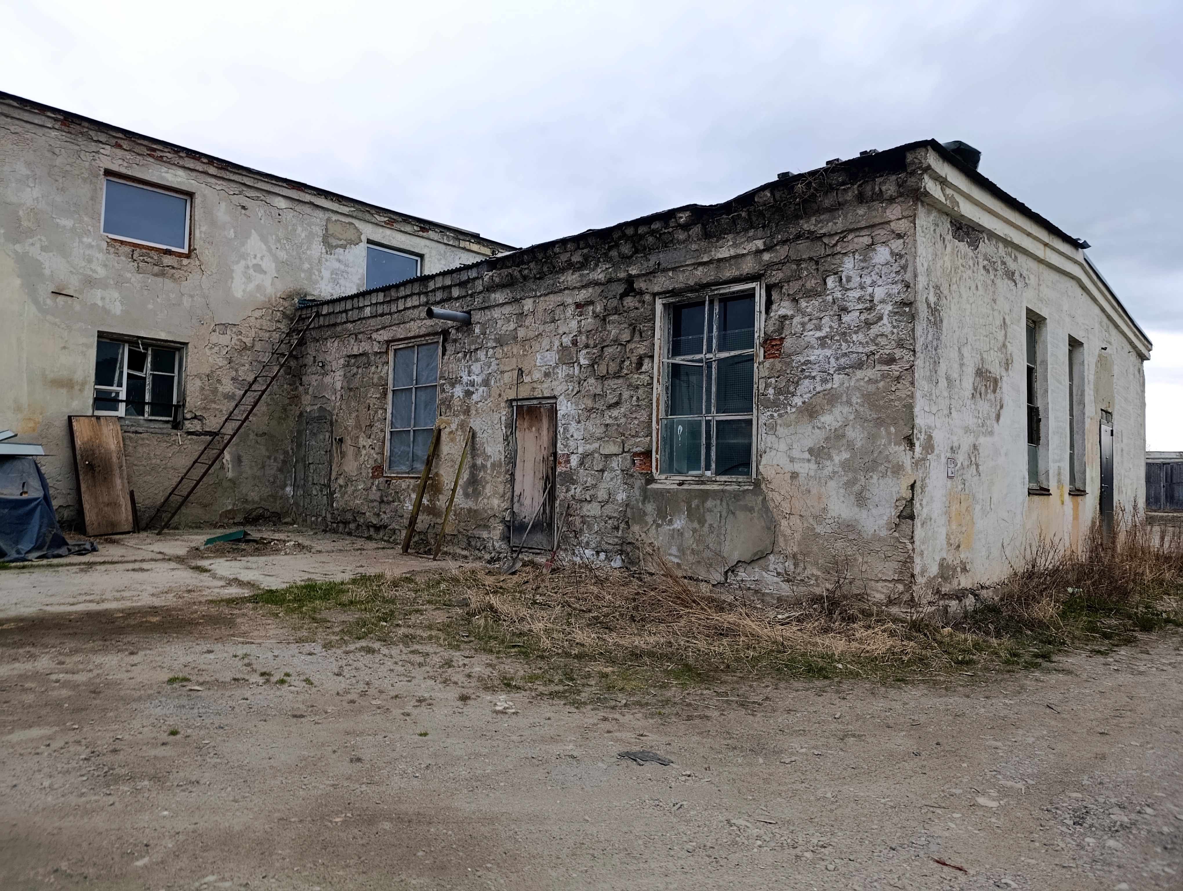 Нежилое здание (бывший склад кирпичный)