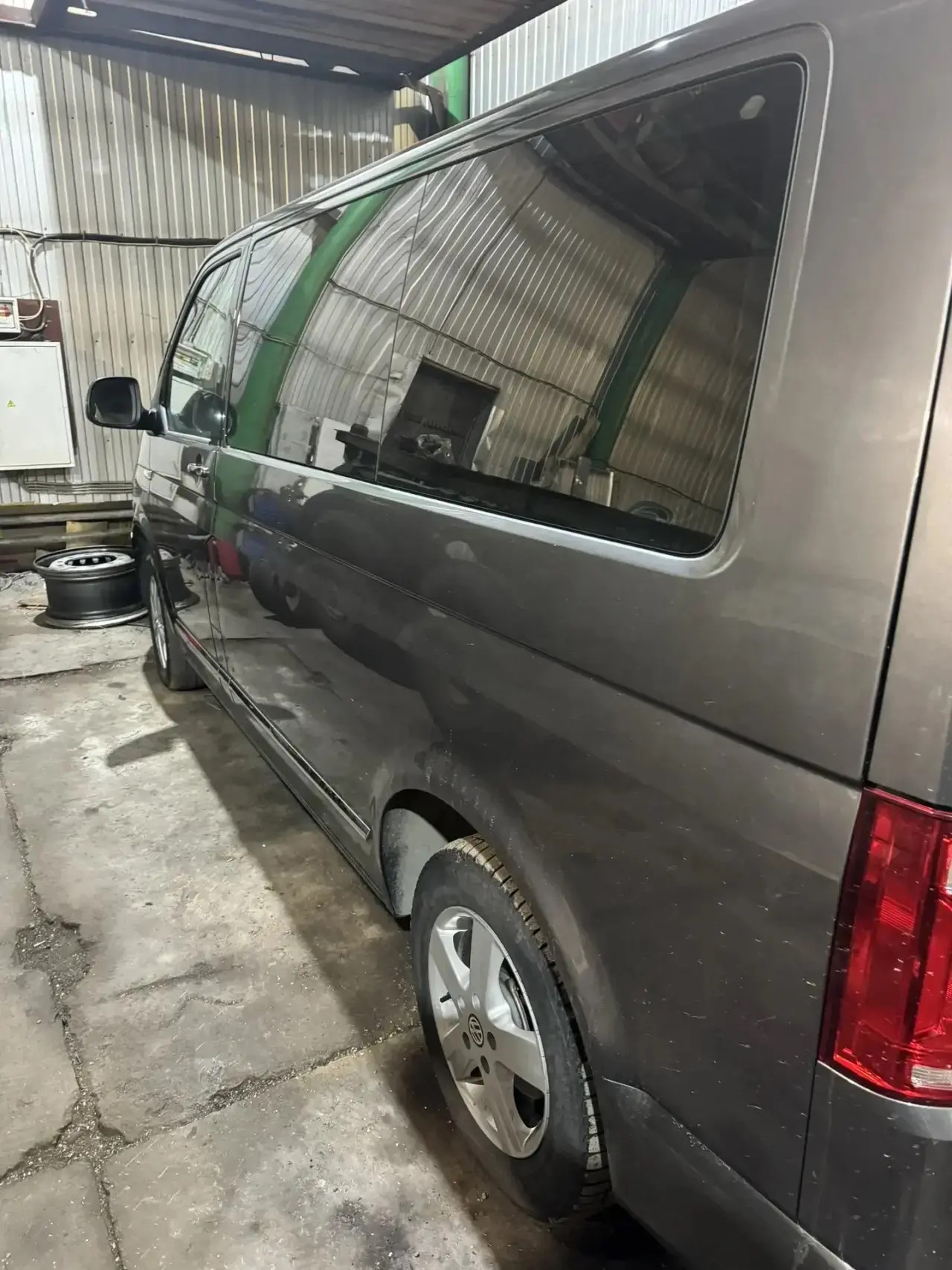 Продажа легкового автомобиля Volkswagen Caravelle 2016 года выпуска