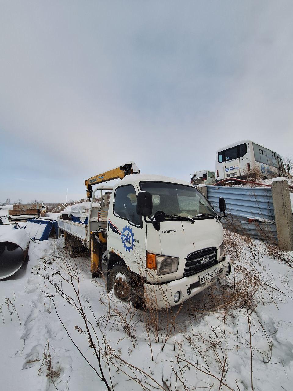 Грузовой автомобиль бортовой с манипулятором Hyundai Mighty, 2011г.в., г/н B923ME124, VIN KMFGA17LPBC147503, номер шасси (рама) KMFGA17LPBC147503, номер двигателя D4AL 1113057, цвет белый. Начальная цена продажи 2 655 238,50 руб., в т.ч. НДС 478813,50 руб. Задаток 398300 руб.