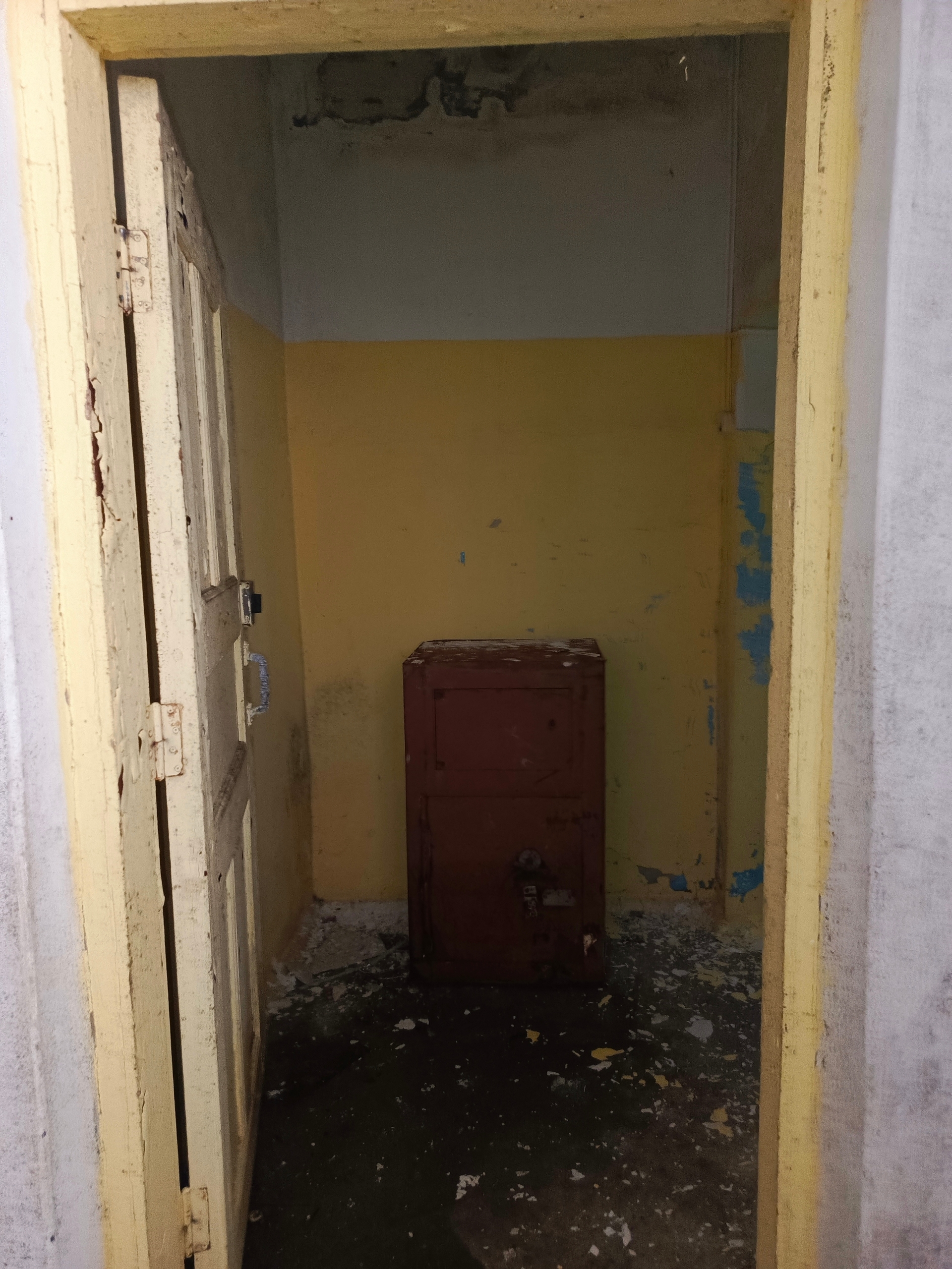 Помещение, назначение: нежилое, Этаж №1, общей площадью 169,8 кв.м, кадастровый номер: 59:37:0510105:1014, адрес объекта: Российская Федерация, Пермский край, муниципальный округ город Березники, село Пыскор, улица Мира, дом 16