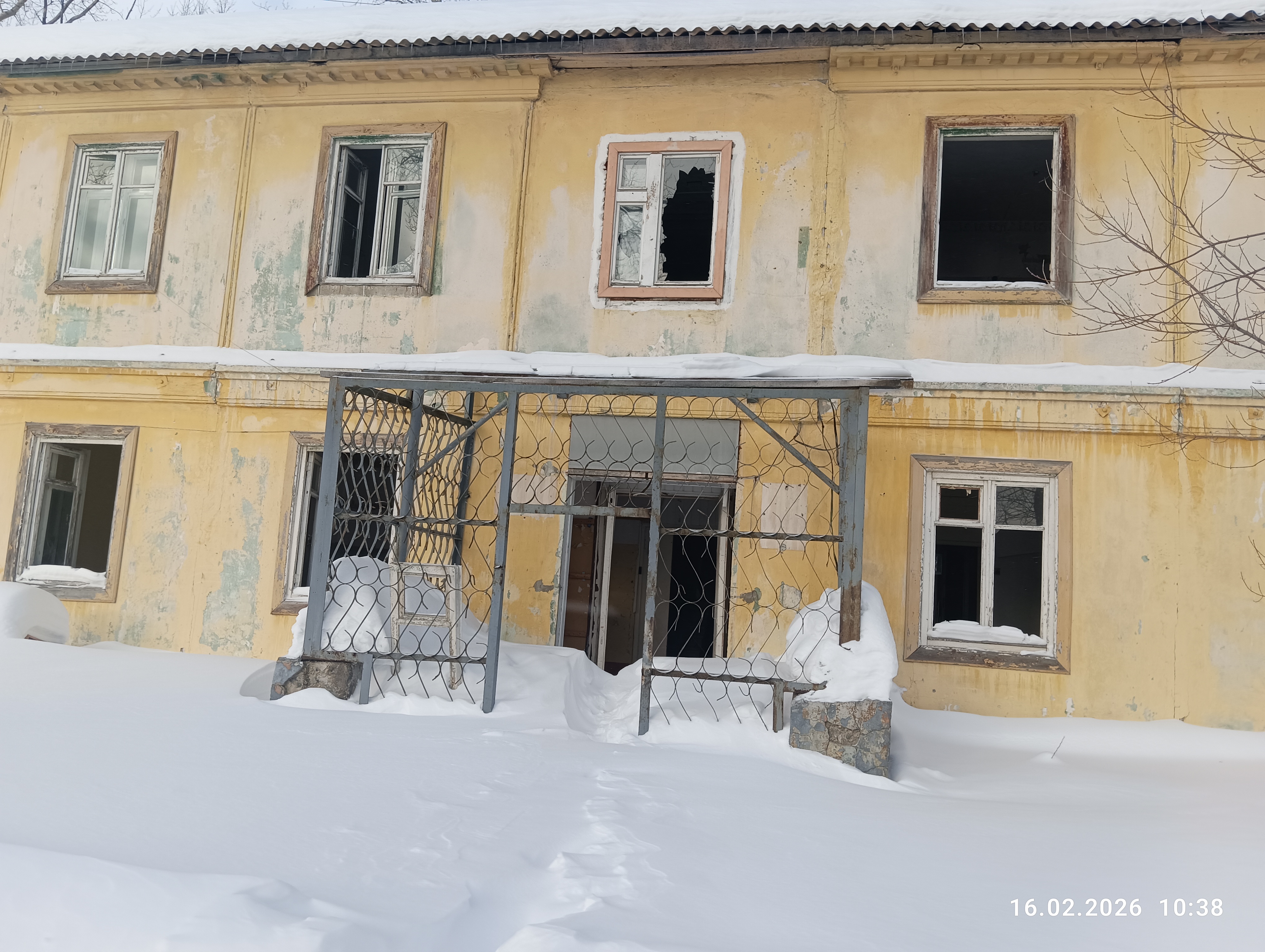 Здание военного комиссариата, назначение: нежилое; площадь - 609,3 кв.м.; этажность: 2; кадастровый номер 66:17:0808002:168, с земельным участком площадью 1607,0 кв.м., категория земель - земли населенных пунктов, разрешенное использование - для размещения административных зданий, кадастровый номер 66:17:0808002:315, расположенные по адресу: Свердловская область, г. Нижняя Тура, ул. Скорынина, д. 19