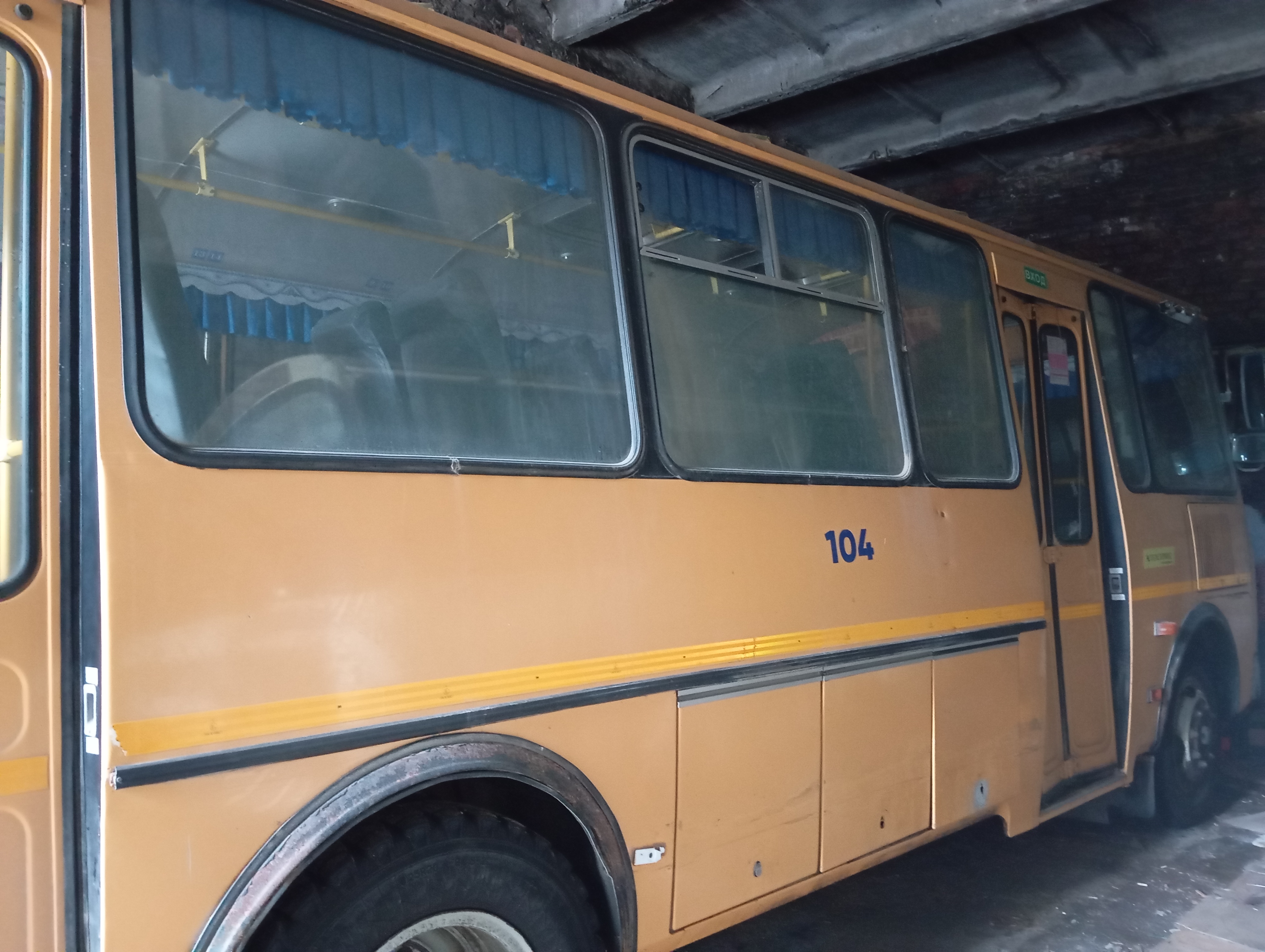 Автобус ПАЗ 423478, VIN № XIW4234KVC0000954, тип ТС автобус для перевозки детей, год изготовления ТС 2012, № двигателя А245.9Е3 715717, № кузова XIW4234KVC0000954, цвет желтый, мощность двигателя л.с./Квт 131,5/96,7, государственный регистрационный знак В 443 НУ 27.