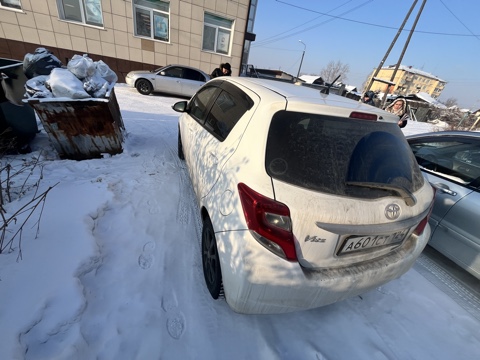 Легковой автомобиль TOYOTA VITZ, 2016г.в., г/н A601CT124, VIN отсутствует, номер кузова КSP130-2177597, номер двигателя 1КR1647236, цвет белый. Начальная цена продажи 807 500 руб. Задаток 121200 руб.