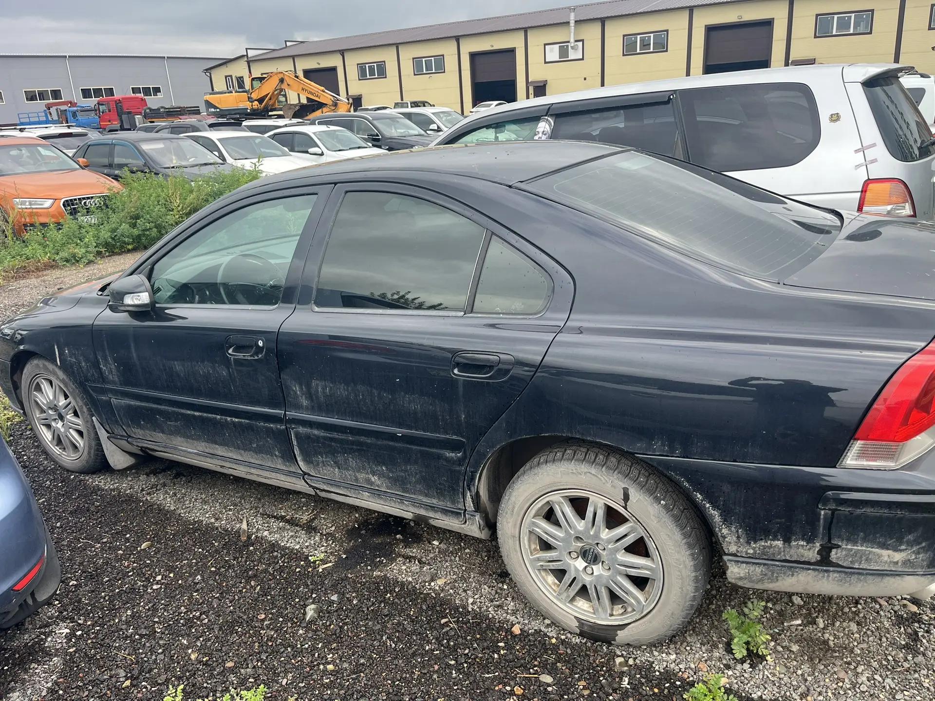 Автомобиль ВОЛЬВО S60, 2006 г.в., г/н А728НТ124, VIN YV1RS595772603312, № кузова YV1RS595772603312, цвет черный. Идентификационные номера не сверялись, рабочее состояние не проверялось, автомобиль закрыт, ключи и документы отсутствуют. Должник Гурских И.О. Обременения: Залог, запреты на рег. действия. Начальная цена продажи 695000,00 руб. Задаток 105000,00 руб. (1814)