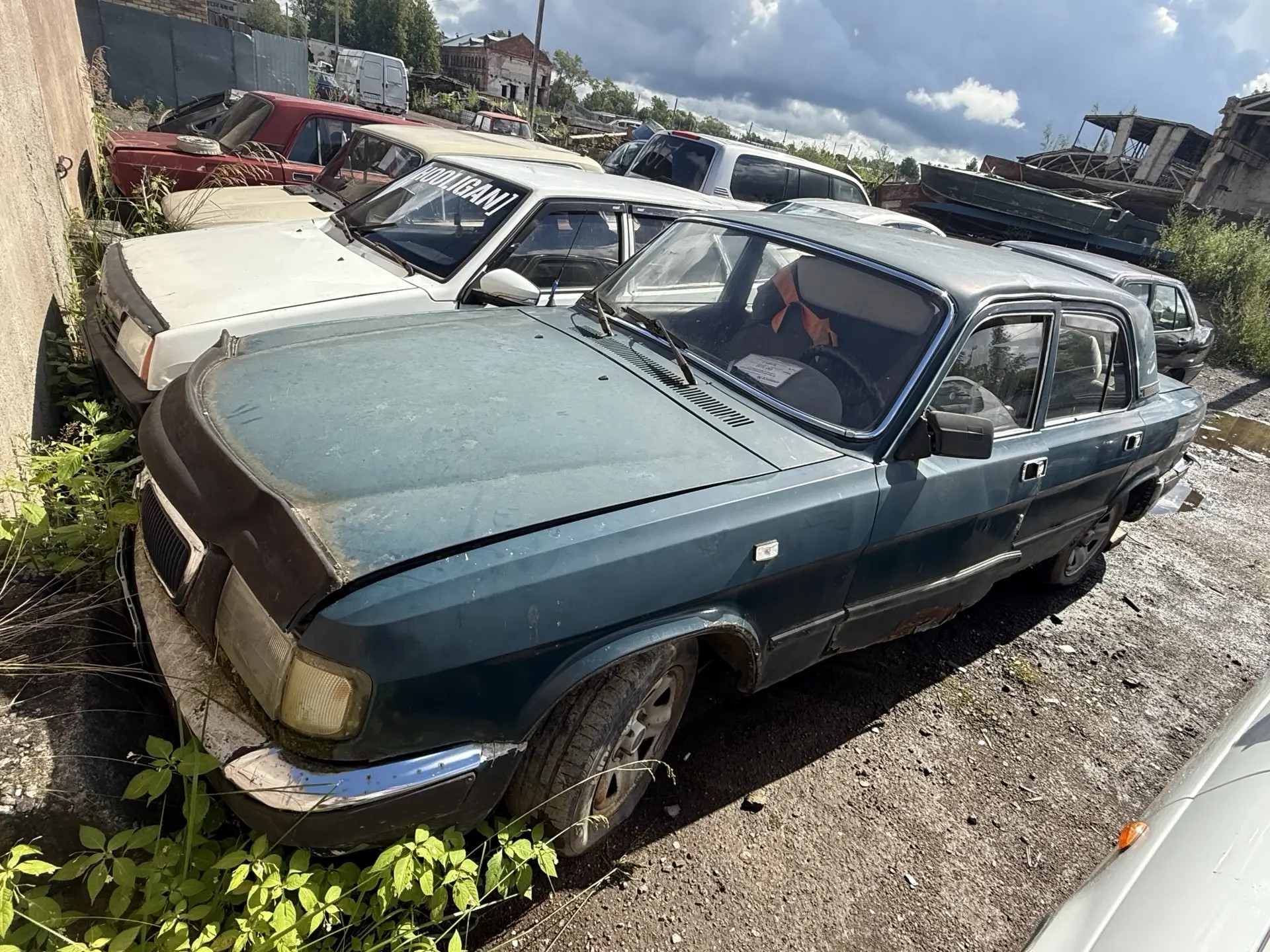 Годные остатки: легковые автомобили, 3 штуки