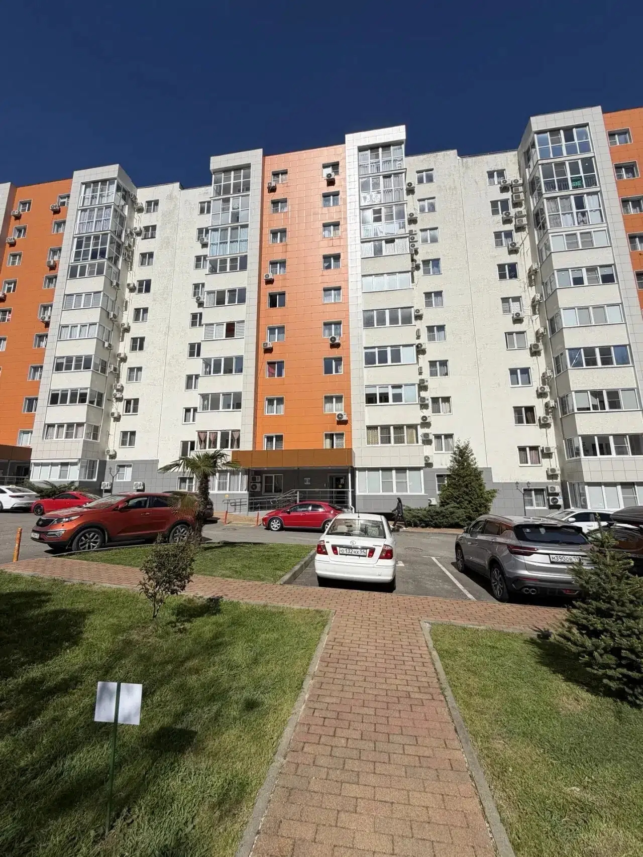 Д-к Каретина Е.В. Квартира пл. 60,4 кв.м, КН 23:49:0308002:7897, адрес: КК, г. Сочи, с. Раздольное, ул.Тепличная, д. 83, кв. 105. Обременение: залог, арест, н/ц 11 408 000,00 руб., з-к 114 080,00 руб., ш/а 114 080,00 руб.