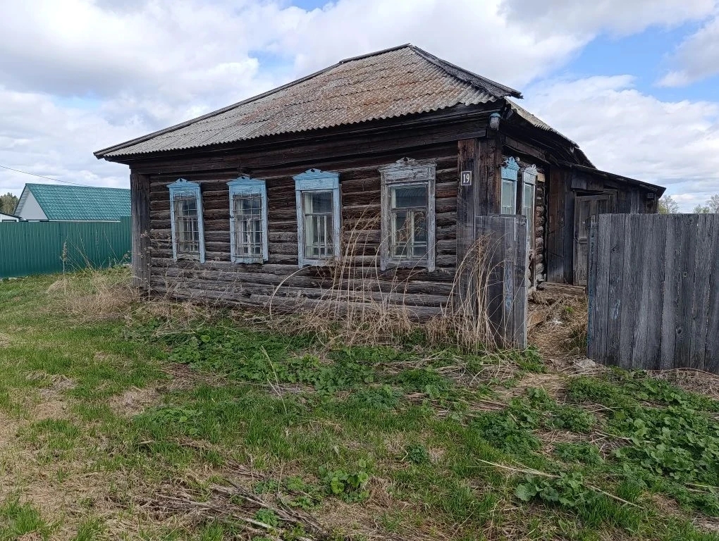 Нежилое здание с земельным участком м.о. Ачинский, д. Красновка, ул. Центральная, зд. 19