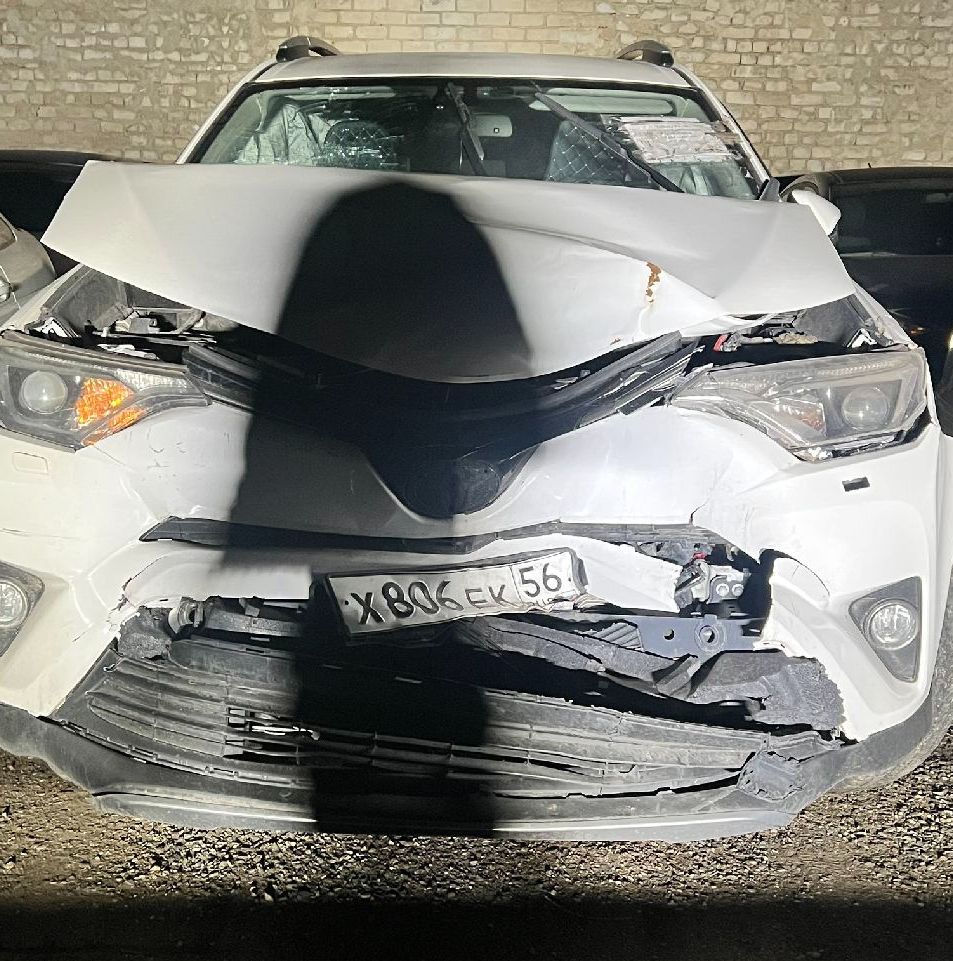 Автомобиль "Toyota Rav 4", г/н Х 806 ЕК 56, VIN XW7RDREV70S005410, 2017 г/в, с серьёзными повреждениями. Имущество обременено ЗАЛОГОМ. Залог, по общему правилу, сохраняется согласно ст. 353 ГК РФ
