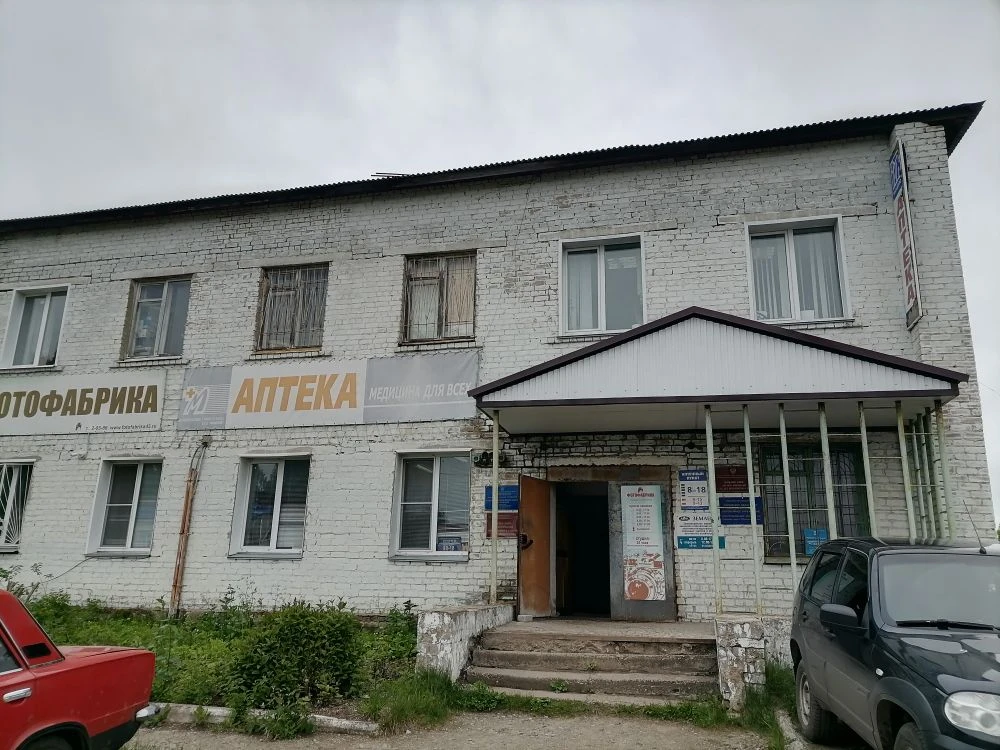 Нежилое помещение (№15, 16 по экспликации), площадью 47.6 кв.м, на втором этаже здания, кадастровый номер: 43:38:280148:230, расположенного по адресу: Кировская область, Юрьянский район, пгт Юрья, ул.Советская, д.22, помещение 1002.