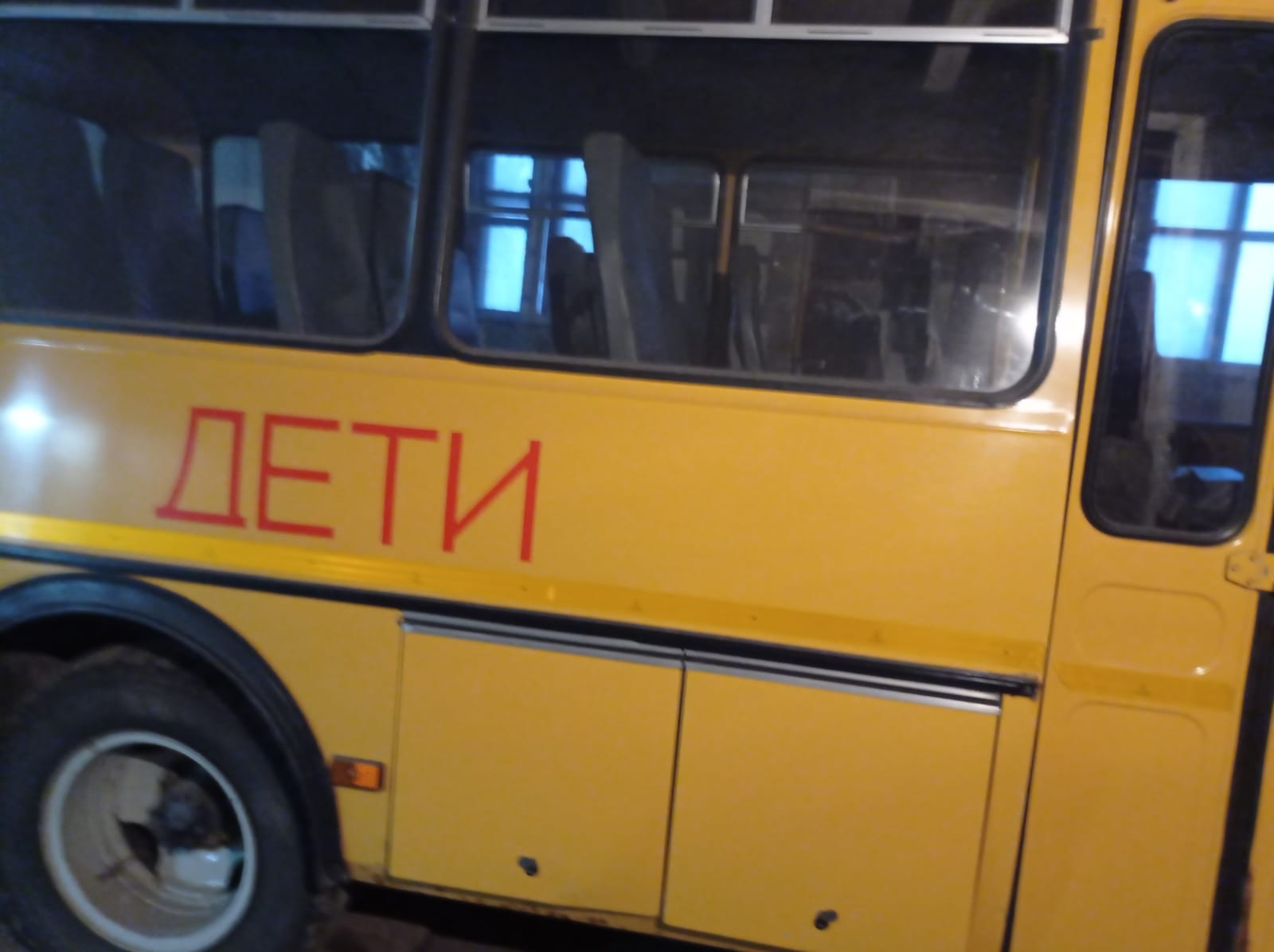 Автобус для перевозки детей марки ПАЗ 32053-70, 2013 года выпуска, идентификационный номер ХIM3205ВXD0000925, модель, номер двигателя 523420 № D1001167, цвет кузова – желтый, ПТС 52 НC № 029621 от 27.05.2013, СТС 99 05 № 013224 от 07.05.2019, регистрационный номер C 194 CУ 55 (МБОУ «Алексеевская СОШ»)