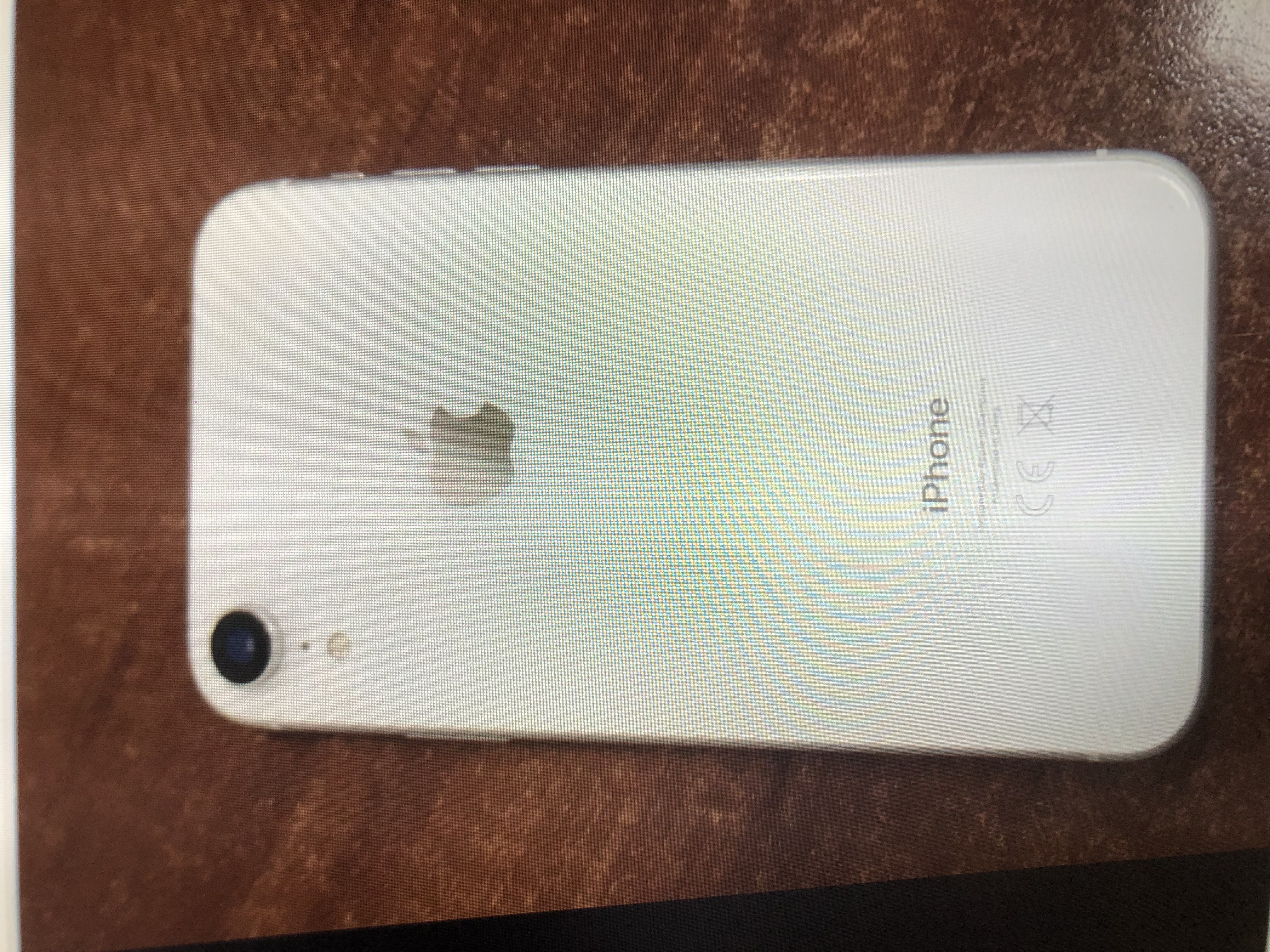Сотовый телефон iPhone XR ,белого цвета, имеются сколы по корпусу — 1 шт.