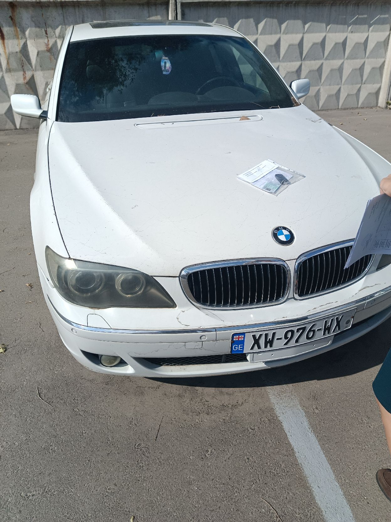 Автомобиль BMW 750I, 2006 года выпуска, VIN: WBAHL81000DH78069, г/н Грузии XW976WX.