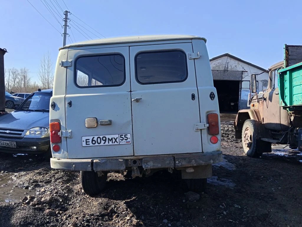 Автомобиль УАЗ-22069