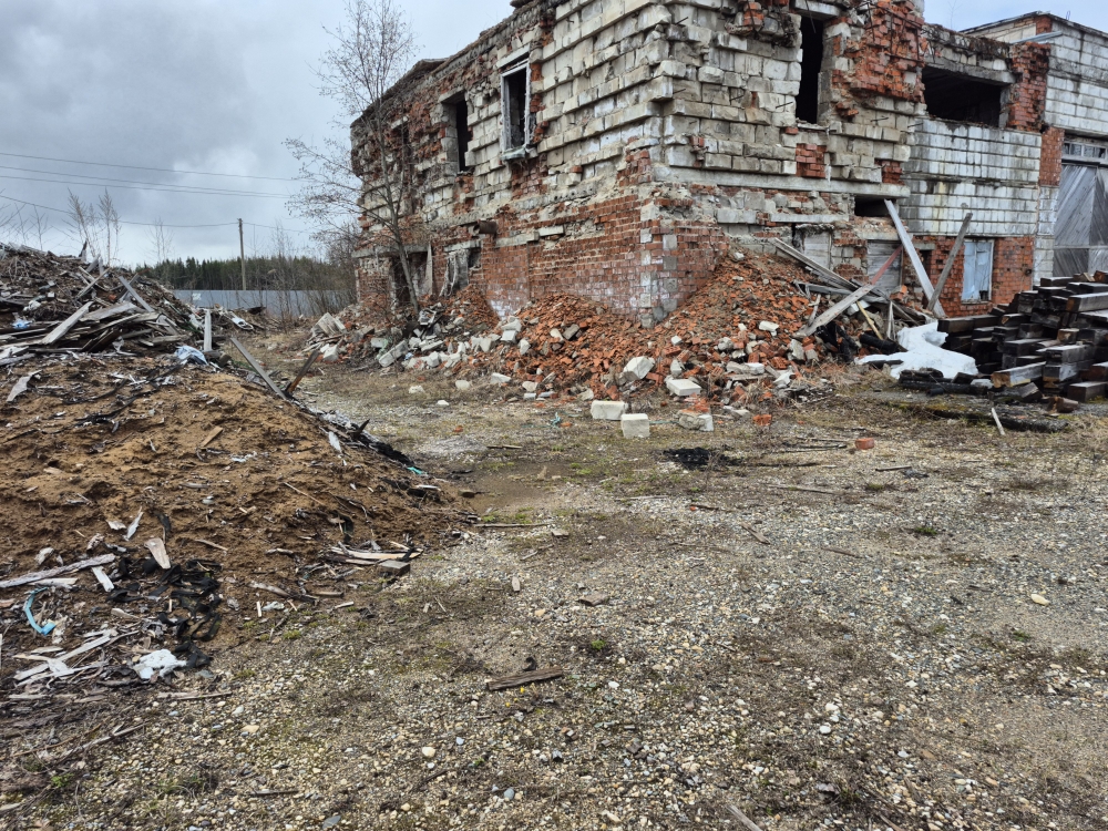 (№17-25-26) Нежилое здание площадью 773,6 кв.м., расположенное по адресу: Республика Коми, г.Сыктывкар, Човский промузел, ул. 3-я Промышленная, д. 37, кад№: 11:05:0101006:563, вид права: собственность.