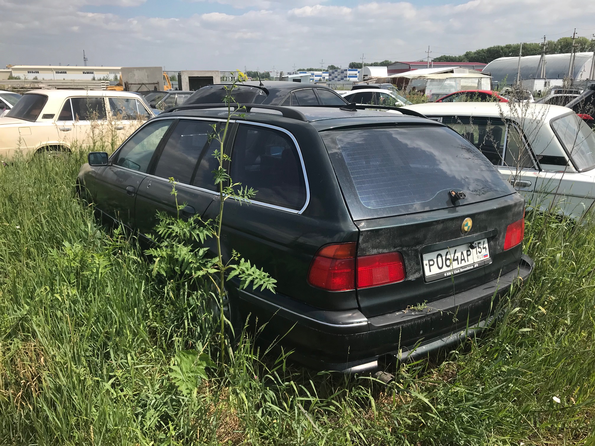 Автомобиль ВАЗ 21061, гос.рег.знак У 113ХВ 54 регион, VIN ХТА210610N2753863, 1991 года выпуска, кухов № ХТА21061002753863, цвет черный (ключи отсутствуют, СТС отсутствует, ПТС копия), Автомобиль марки "BMW523T", государственный регистрационный знак Р 064 АР 154 регион, 1998 г.в., номер кузова WBADH31030BY06233 (документы, ключи в наличии)