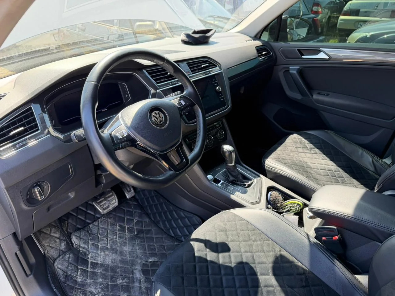 Легковой автомобиль VOLKSWAGEN TIGUAN 2019 г.в., г/н Е444КТ58, цвет белый VIN: XW8ZZZ5NZKG225618.