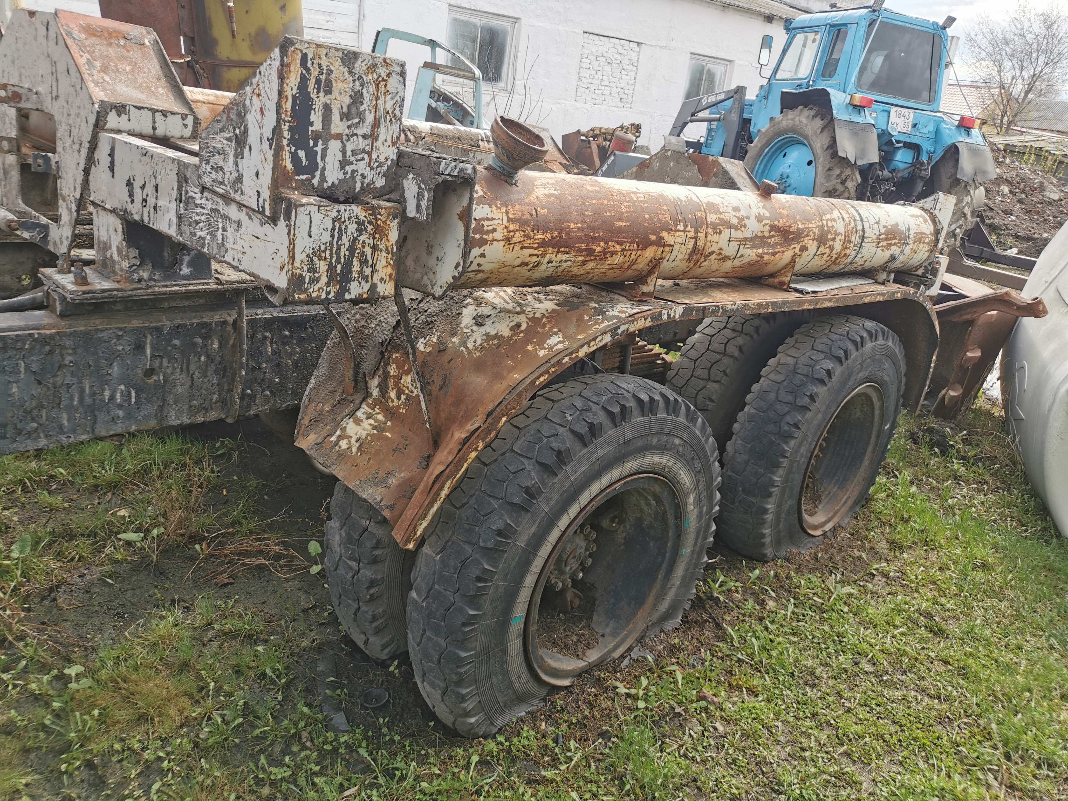 Автомобиль КАМАЗ 53213 КО 505, идентификационный номер (VIN) ХТС532130Т1093601, год выпуска 1996, цвет красный, государственный регистрационный знак А916РО 55