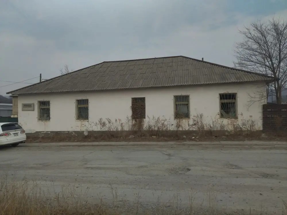нежилое здание- амбулатория площадью 177,2 кв.м. с земельным участком площадью 293,0 кв.м.
