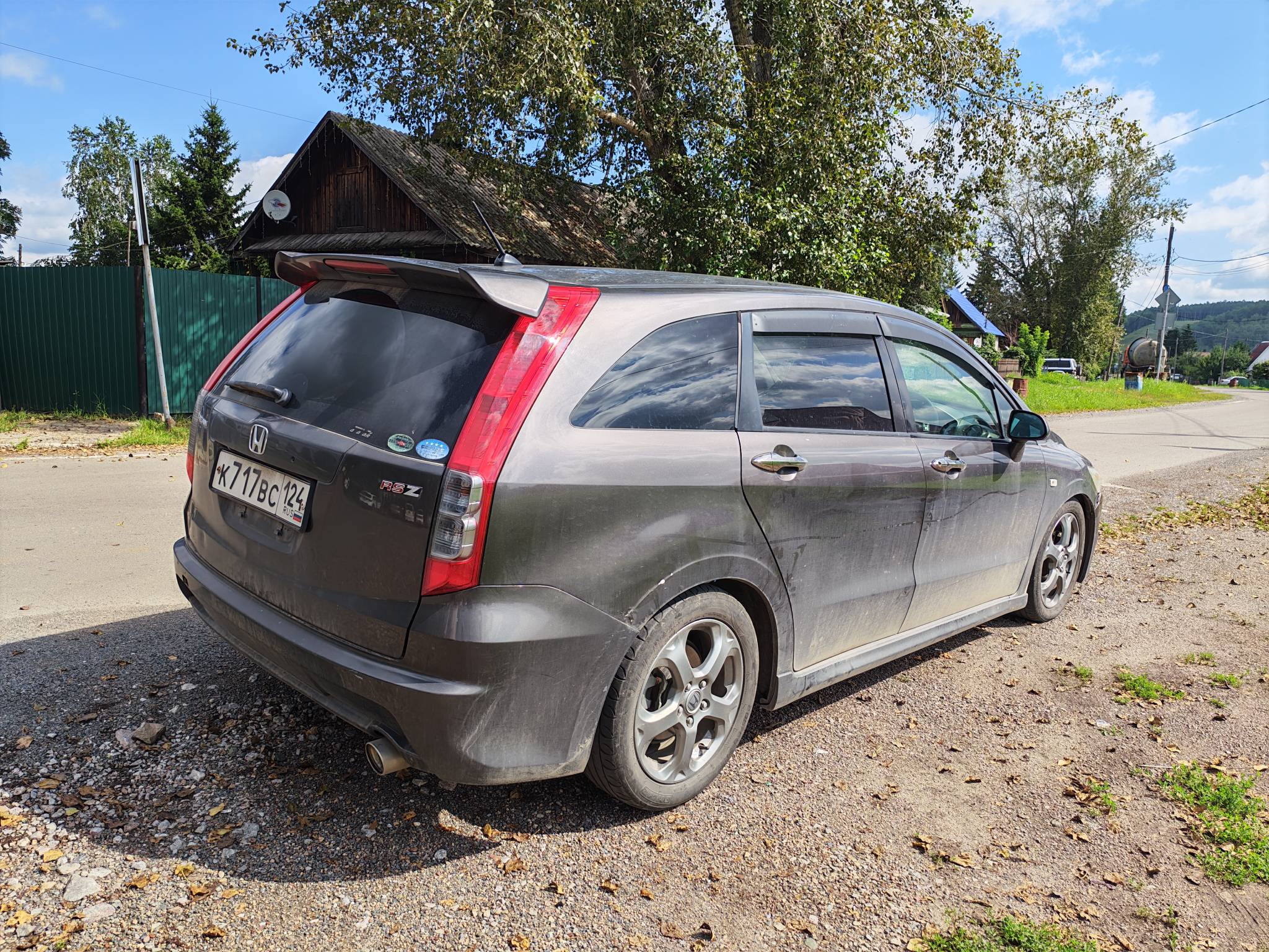 Легковой автомобиль универсал HONDA Stream, 2006г.в., г/н К717ВС124, VIN отсутствует, номер кузова RN8-1004021, номер двигателя 1704618, цвет серый. Начальная цена продажи 767 000 руб. Задаток 115100 руб.