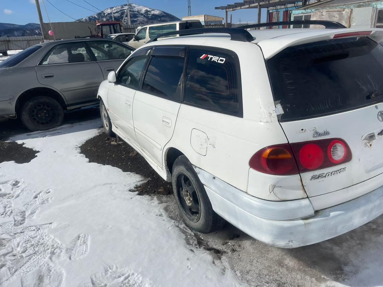 Автомобиль марки “Toyota Caldina” регистрационный номер М 894 ТТ65