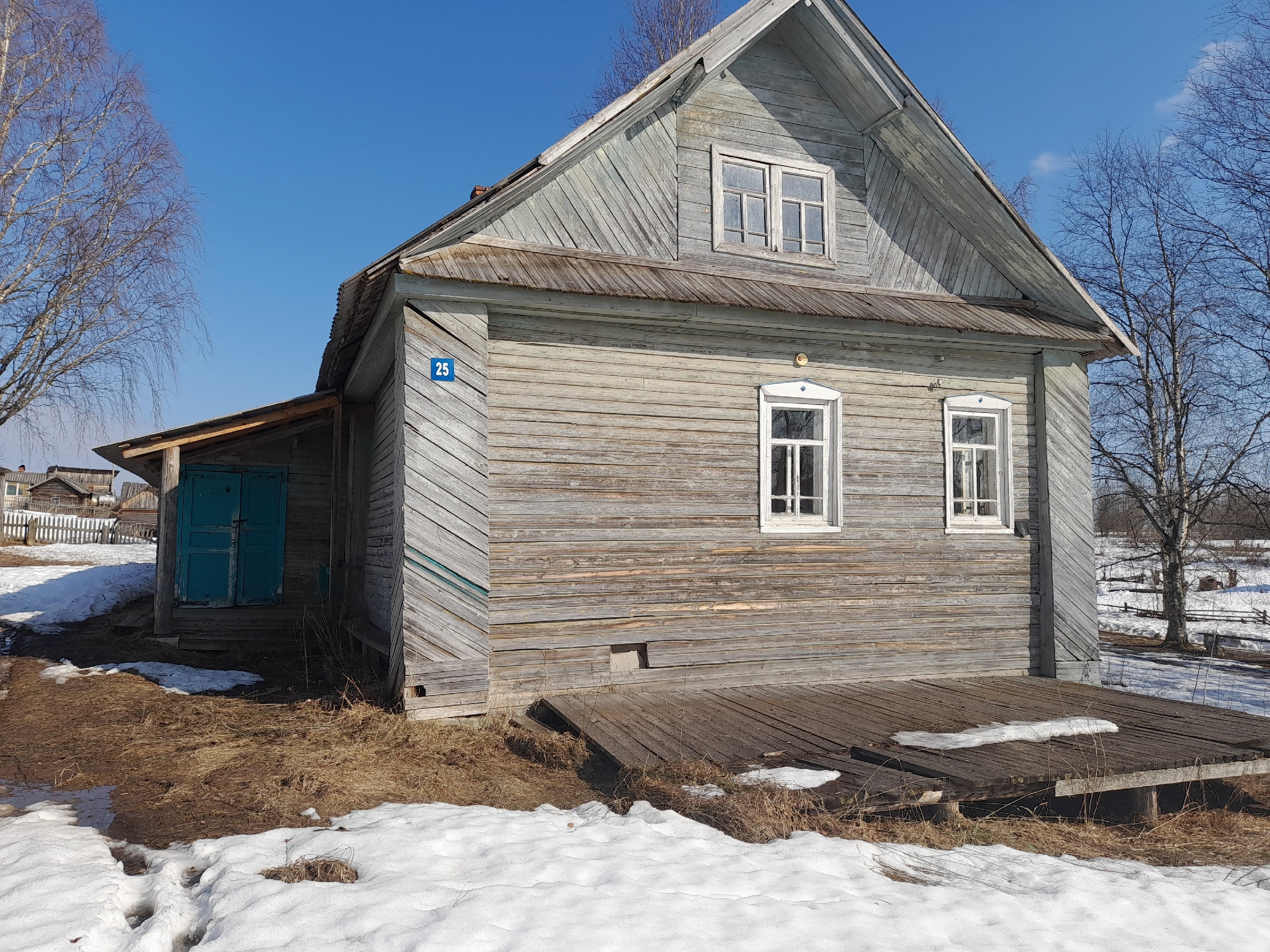 Здание (Дом культуры) общей площадью 169 кв.м., 1957 года постройки, кадастровый номер 35:08:0301056:162, расположенное на земельном участке с кадастровым номером 35:08: 0301056:56, общей площадью 1856 кв.м., категория земель – земли населенных пунктов, вид разрешенного использования – культурное развитие, местоположение: Вологодская область, Тарногский район, с/с Шевденицкий, д. Афанасьевская, д.25.