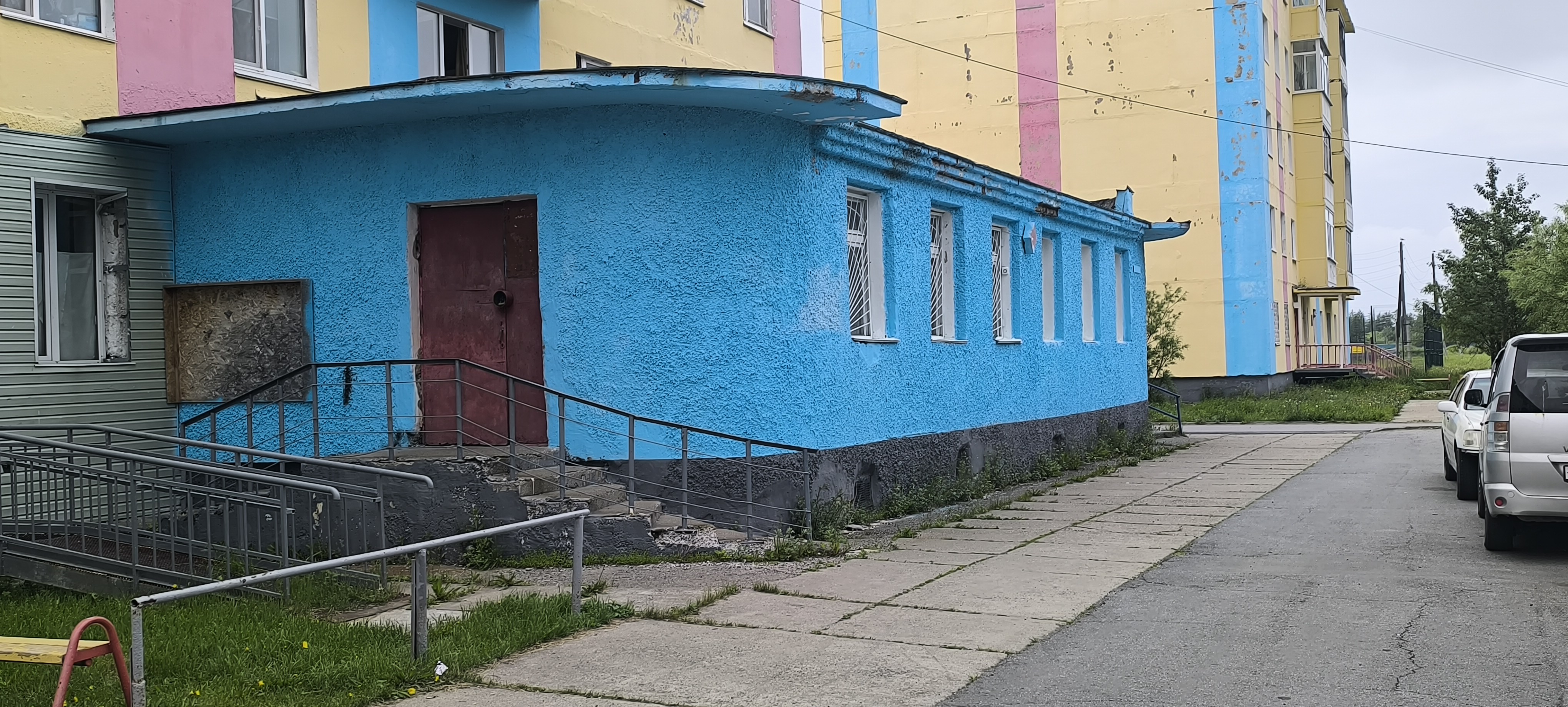 Встроенное помещение в жилой дом (магазин)
