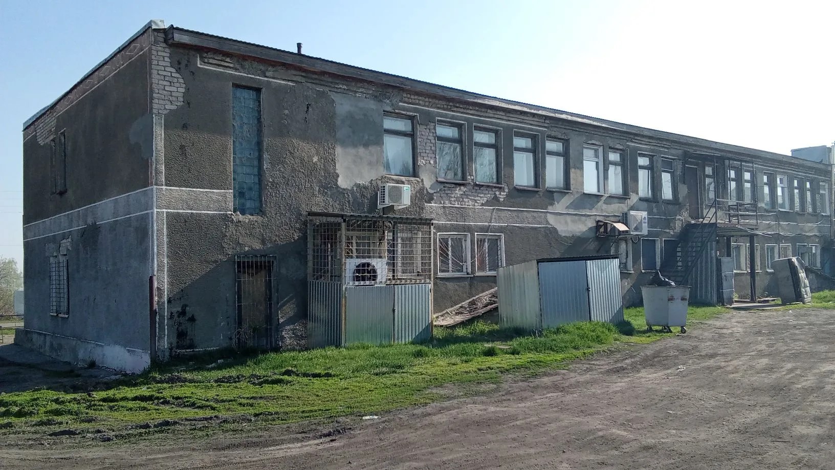 Нежилое помещение с кадастровым номером 22:16:030409:613, площадью 340,4 кв.м, по адресу: Российская Федерация, Алтайский край, район Калманский, с Калманка, ул Буденного, д 1, пом 3. Нежилое помещение с кадастровым номером 22:16:030409:614, площадью 390,7 кв.м, по адресу: Российская Федерация, Алтайский край, район Калманский, с Калманка, ул Буденного, д 1, пом 2