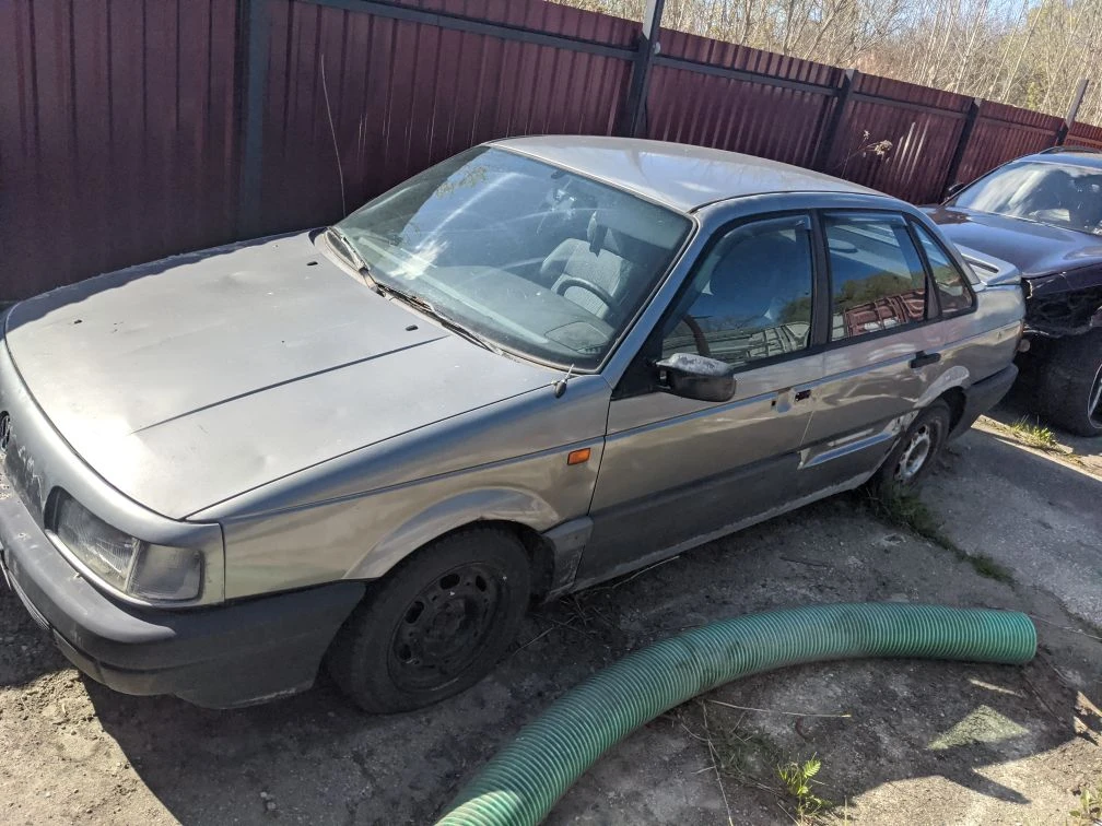 Автомобиль марки "Фольксваген пассат"