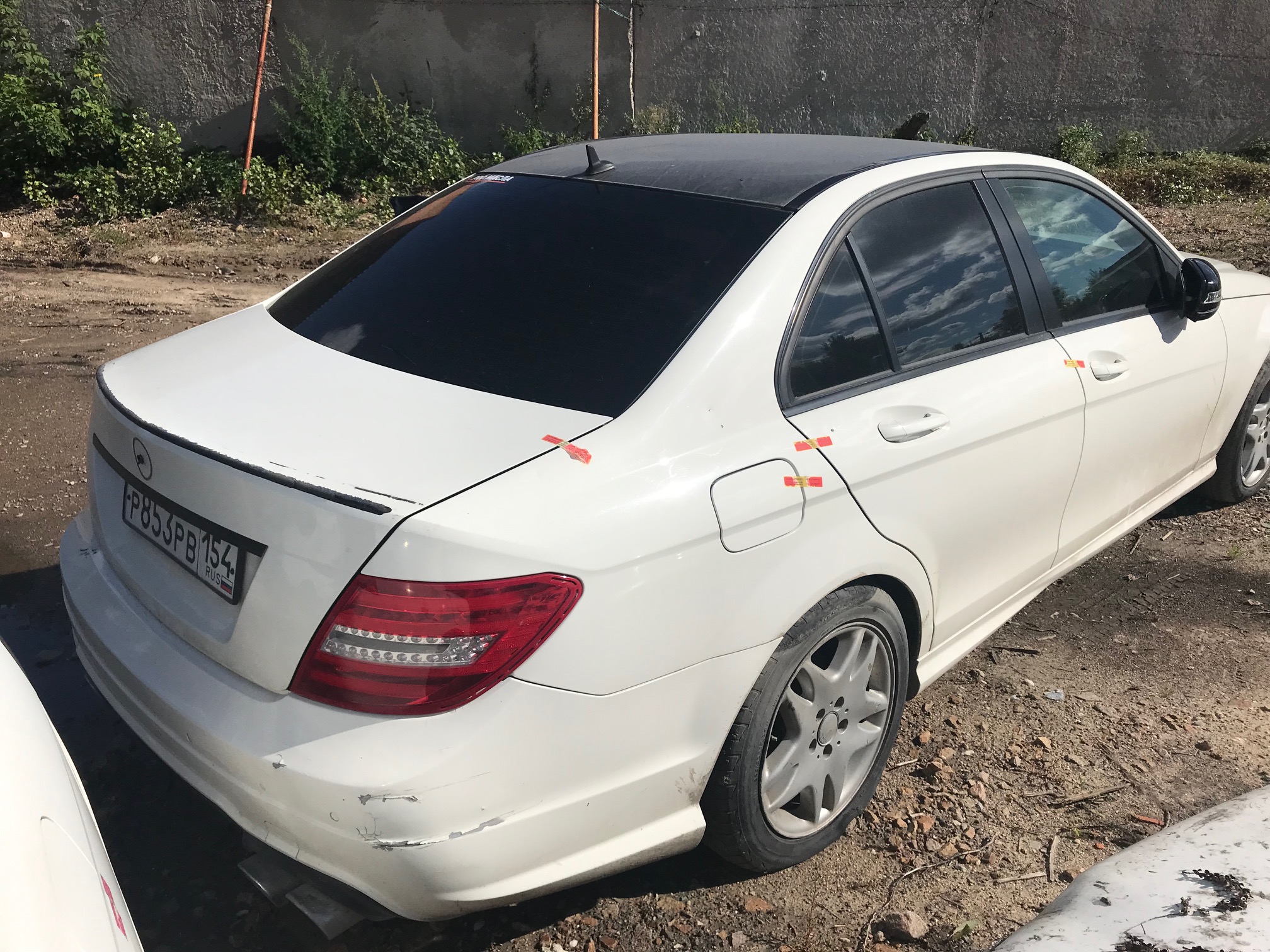 Автомобиль марки Мерседес Бенц C 180, г/н Р853РВ154, 2011 г.в., VIN WDD2040491A549447 (СТС отсутствует, ПТС в наличии, ключи в наличии) Автомобиль марки Mercedes BENZ GLK 300, Х722ВН65, 2012 г.в., VIN WDC2049901G015646 (СТС отсутствует, ПТС в наличии, ключи отсутствуют)