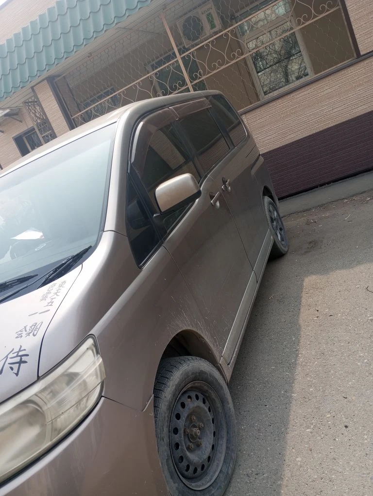 АМСТ Nissan Serena, г.в. 2006, г/н У008АЕ125, №кузова С25122164, №двиг. 163395А, соб-к Садиров Н.С.О. (имеются обременения: Постановление Уссурийского районного суда ПК от 24.07.2015г.)