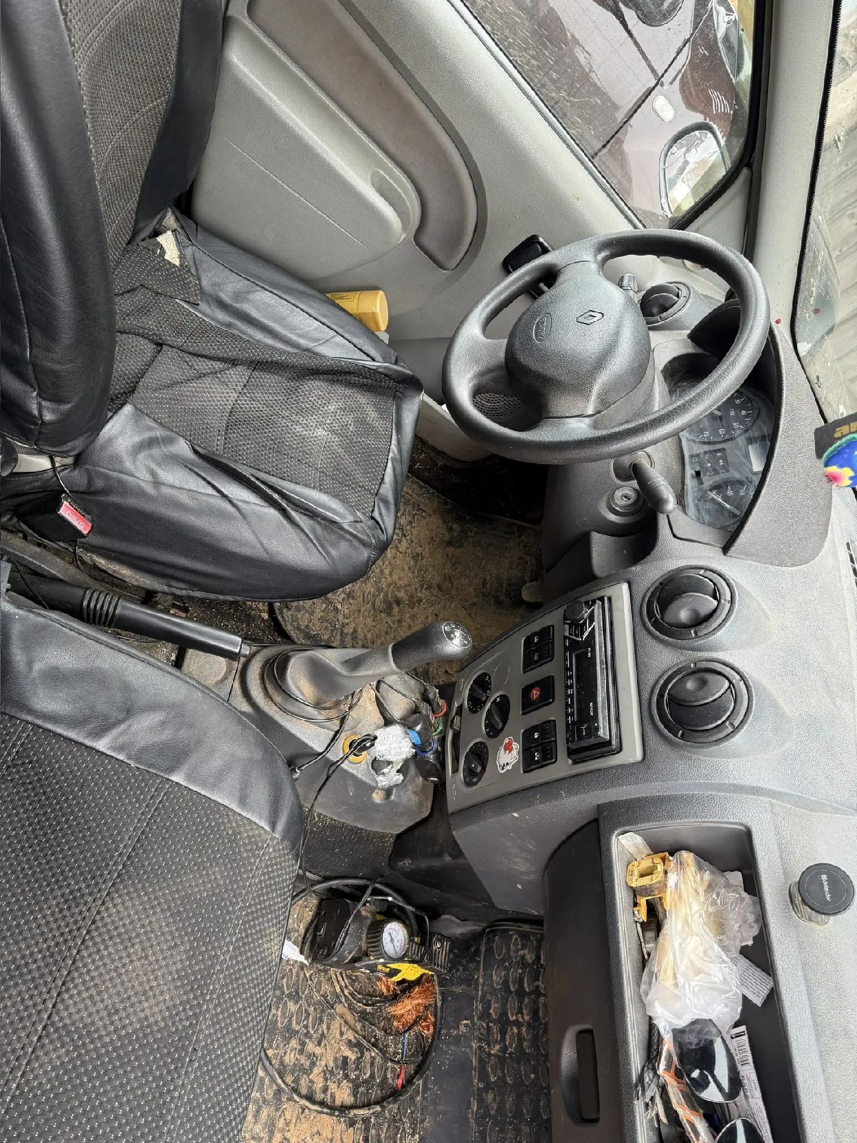 Легковой автомобиль Renault модель Renault SR, серого цвета, г/н В374МУ43, VIN X7LLSRABH9H245589