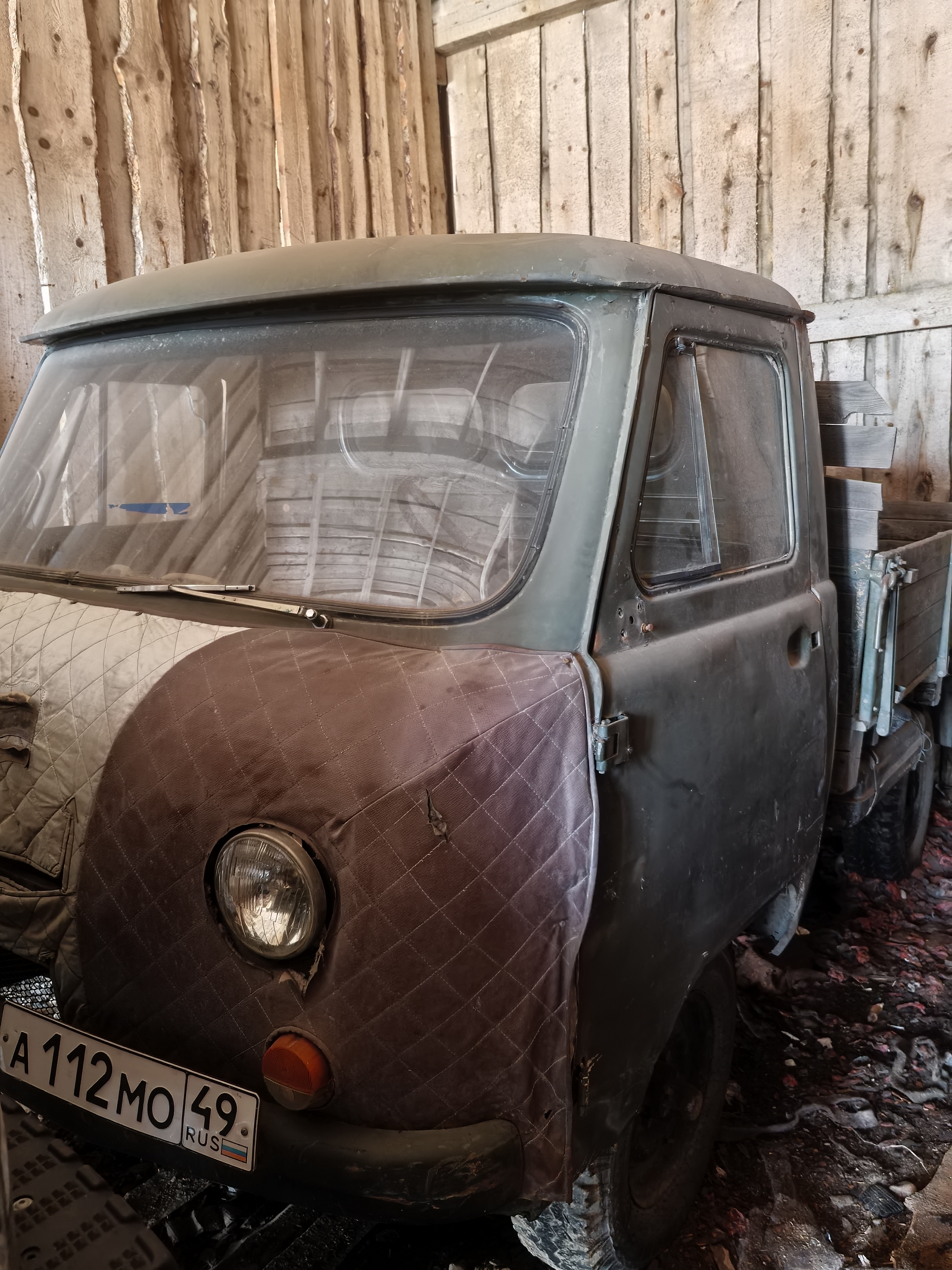 Автомобиль УАЗ-3303, 1991 года выпуска, г.р.з. Б/Н, VIN – ХТТ330300М0124431, тип ТС – грузовая бортовая, модель, № двигателя 417800*11103909, шасси (рама) № М0124431, кузов (кабина) № 29735, цвет кузова – зеленый, ПТС 49 КС 110210