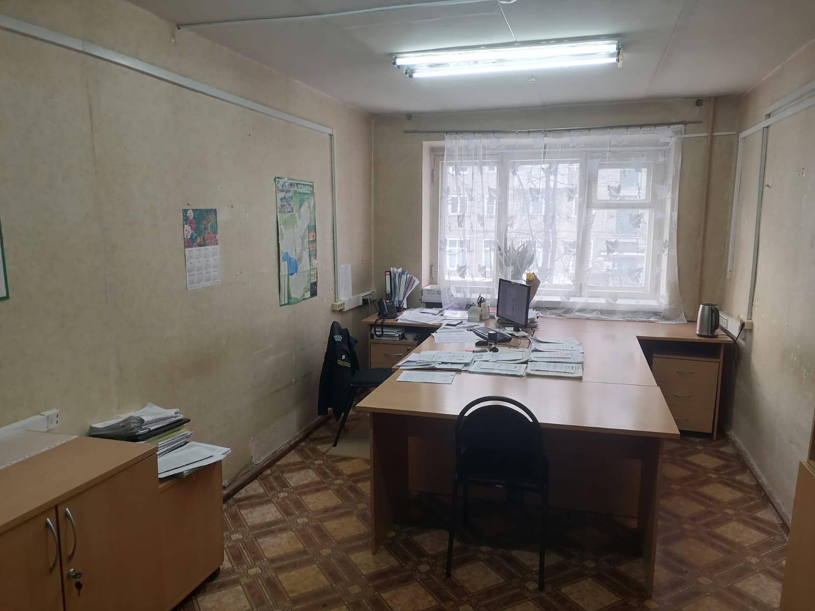 Нежилое помещение с кадастровым номером 43:22:310110:266 общей площадью 318,9 кв.м, расположенное по адресу: Кировская область, р-н Омутнинский, г Омутнинск, ул Коковихина, д 37б, пом. 1006.