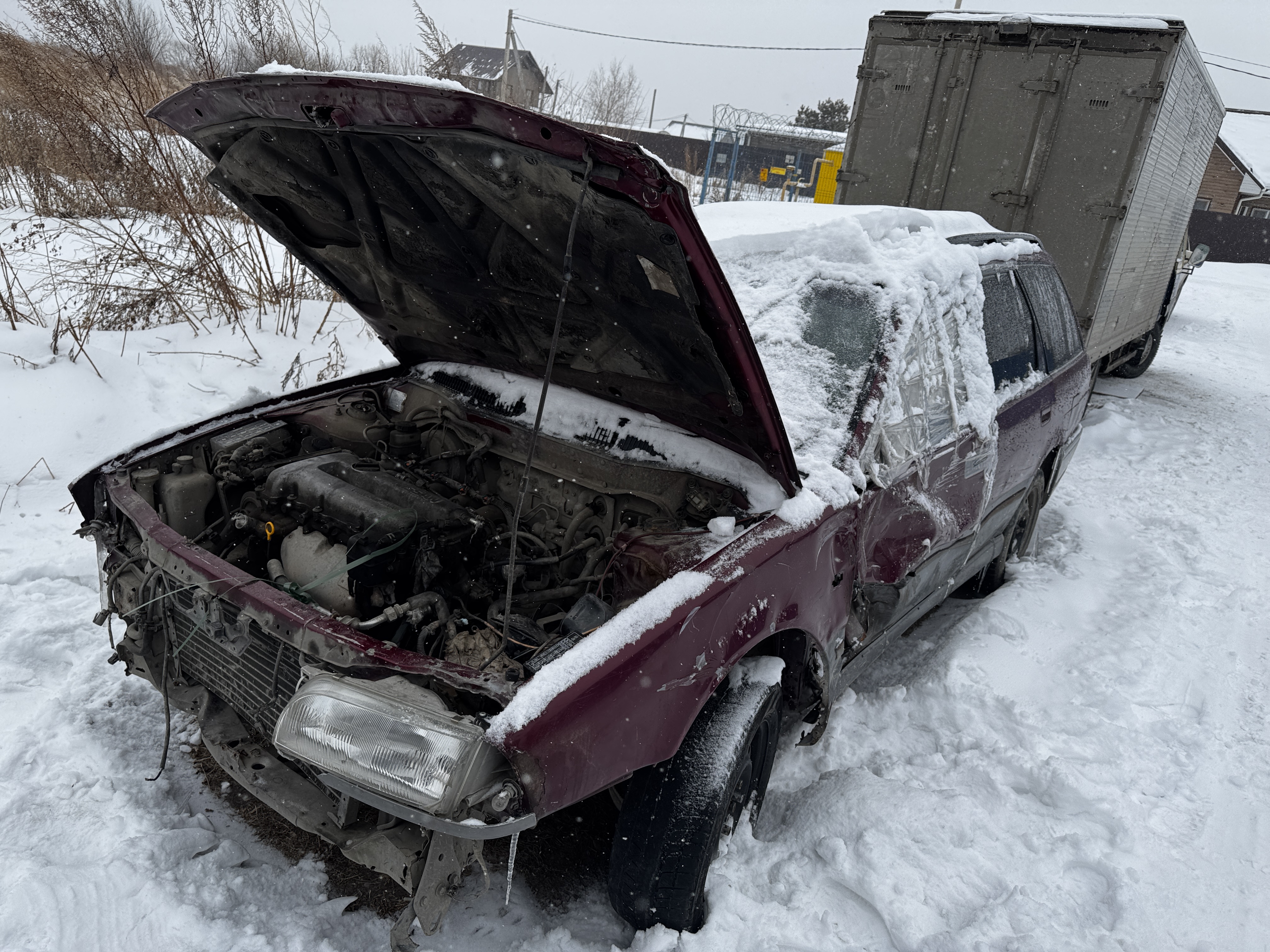 Автомобиль марки Ниссан Авенир (Nissan Avenir), г/н Р619УК27, по карточке тс № кузова PW10118758 после ДТП,не работает коробка передач, отсутствует передний бампер, стекла на левой передней двери и с правой стороны на двух дверях ,передняя правая фара.