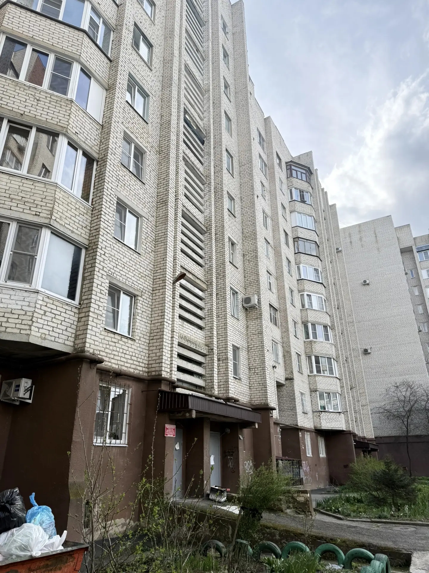Имущество должника Шурганова А.Н.: квартира трехкомнатная, вид объекта недвижимости: помещение, назначение: жилое, площадь 65,5 кв.м, этаж № 7, кадастровый номер 26:12:011606:1598, ограничение прав и обременение объекта: запрещения регистрации, адрес: Российская Федерация, Ставропольский край, г.о. город Ставрополь, г. Ставрополь, ул. Тухачевского, д. 15, кв. 158.
