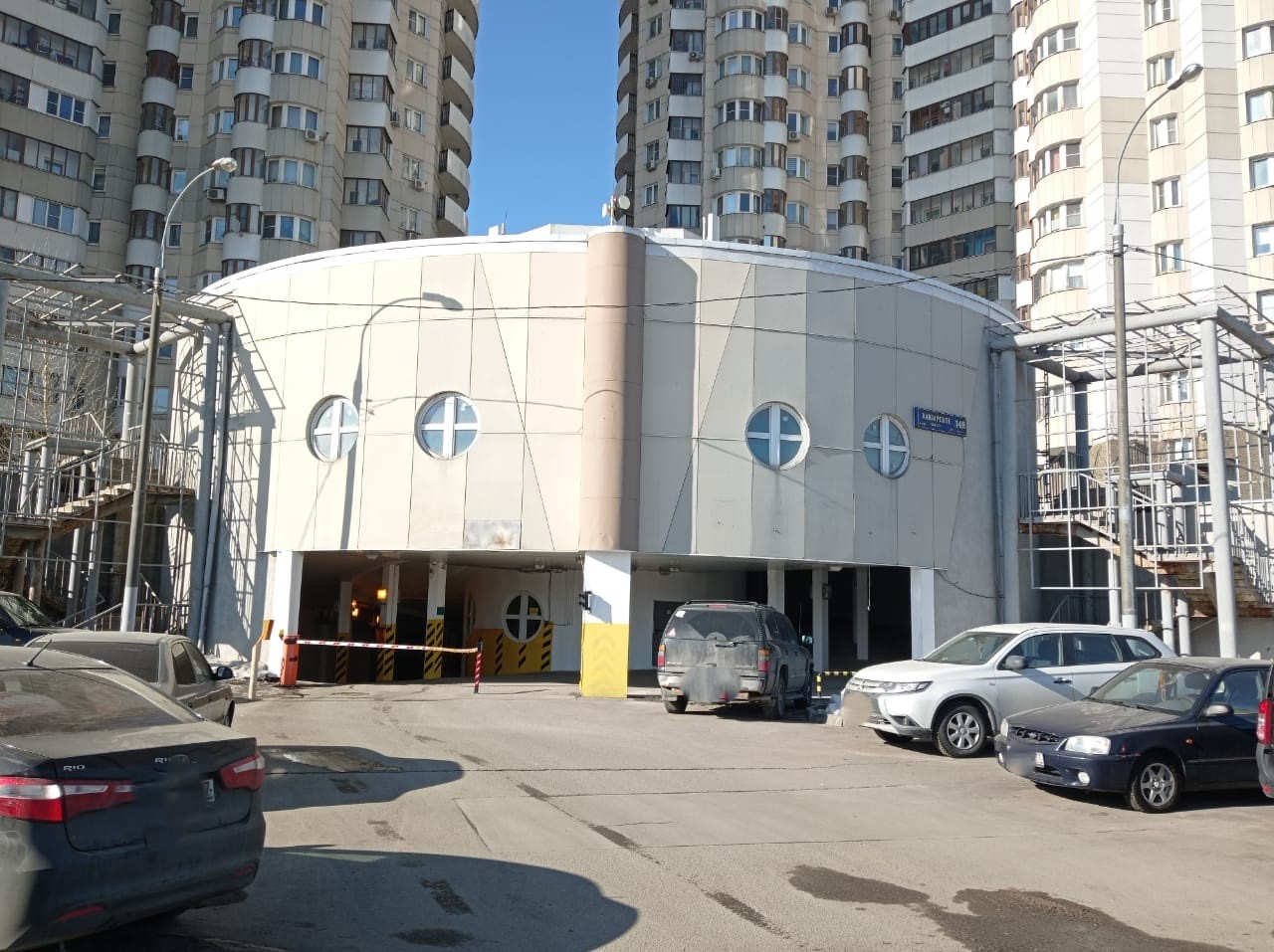 Продажа имущества находящегося в оперативном управлении Государственного бюджетного учреждения города Москвы "Жилищник района Орехово-Борисово Южное" по адресу: г. Москва. Каширское шоссе, д 148, корп. 3, площадь 13,3 кв.м (подз.1, пом II, машино-место 141) кадастр.номер 77:05:0010009:1557