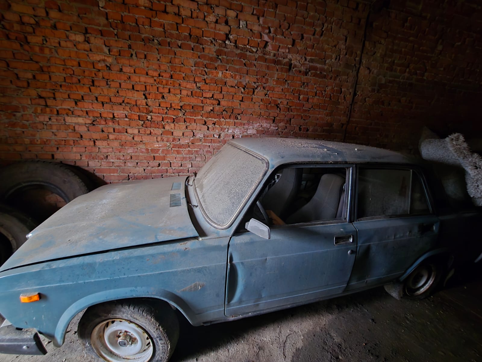 автомобиль ВАЗ-21074, легковой, 2003 года выпуска, идентификационный номер (VIN) - ХТА21074041843262, модель, № двигателя 2106, 7495107, шасси (рама) отсутствует, кузов (кабина, прицеп) № 1843262, цвет кузова (кабины, прицепа) - серо-синий, тип двигателя – бензиновый, регистрационный номер В683УХ123