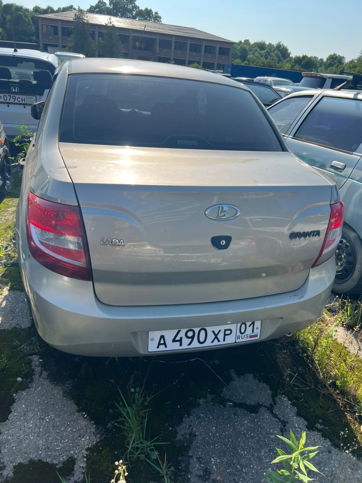 Автомобиль ВАЗ 219010, г.н А490ХР01, 2013 г.в., серо-бежевого цвета, VIN XTA219010D0140339. Документы отсутствуют.