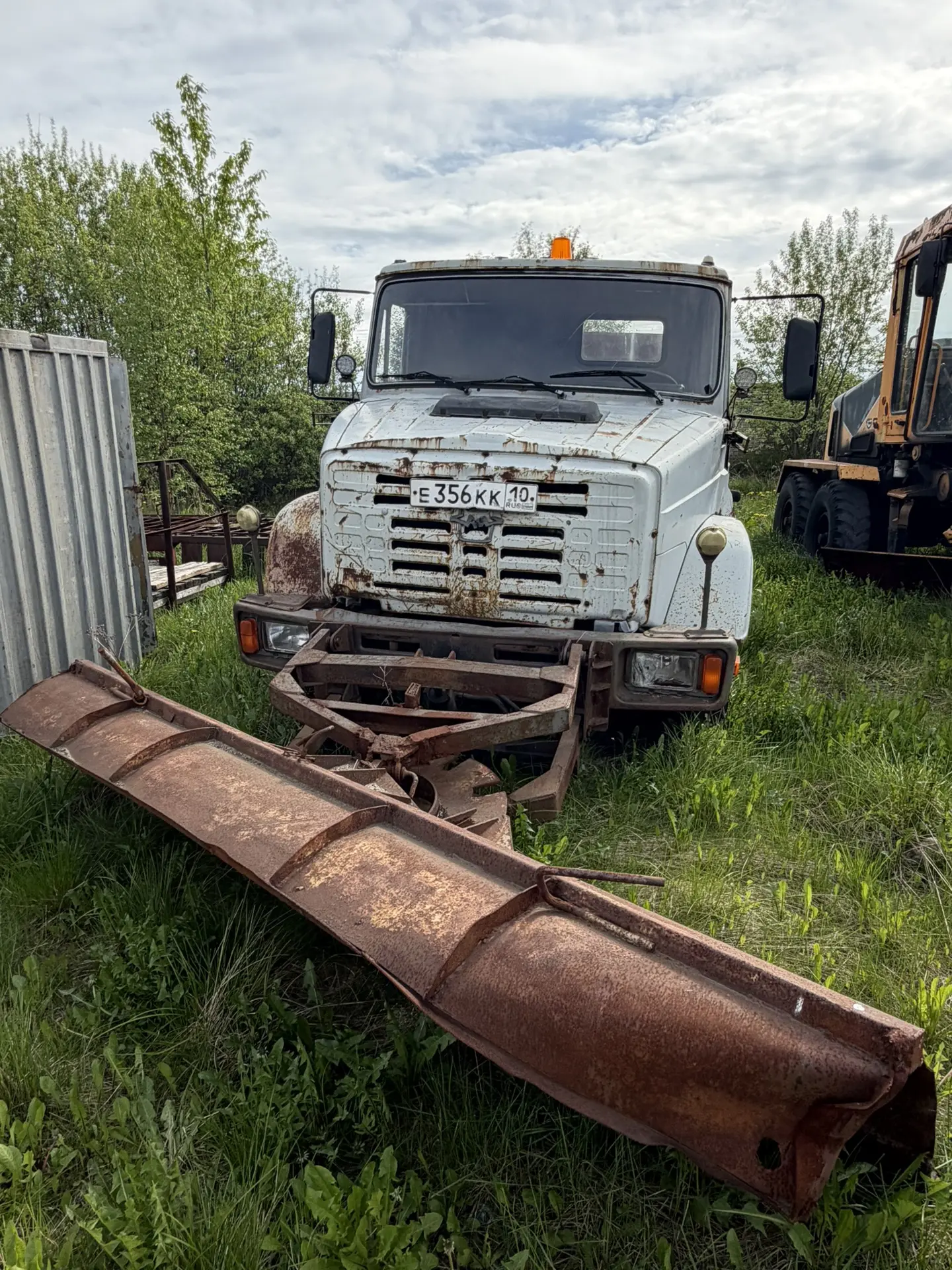 Автомобиль КО-829А-02, регистрационный номер Е356 КК10