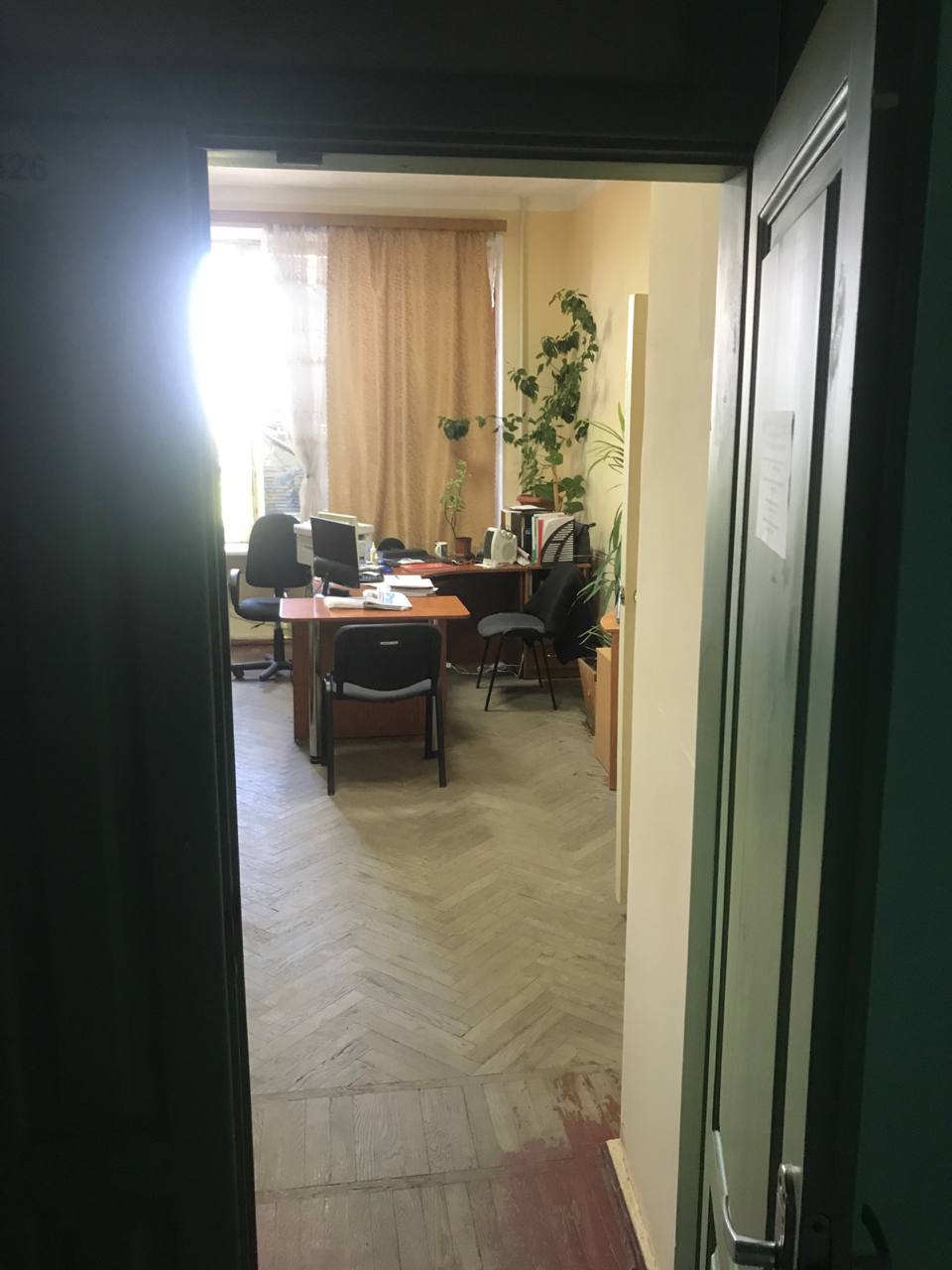 встроенное нежилое помещение № 426 на четвертом этаже в здании, кадастровый номер – 93:22:0010102:196, общей площадью 19,5 кв.м, расположенное по адресу: Российская Федерация, Донецкая Народная Республика, городской округ Дебальцево, город Дебальцево, улица Ленина, дом 12