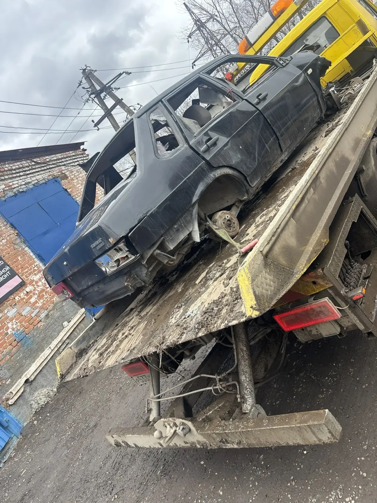 Автомобиль ВАЗ 21099 в аварийном состоянии, г/н К722ТХ124, 2004г.в., VIN ХТА21099043648132. Рабочее состояние, и комплектность автомобиля не проверялось. Находится в г. Красноярск, данное имущество обращено в доход государства (Документы, ключи отсутствуют). (32/26)