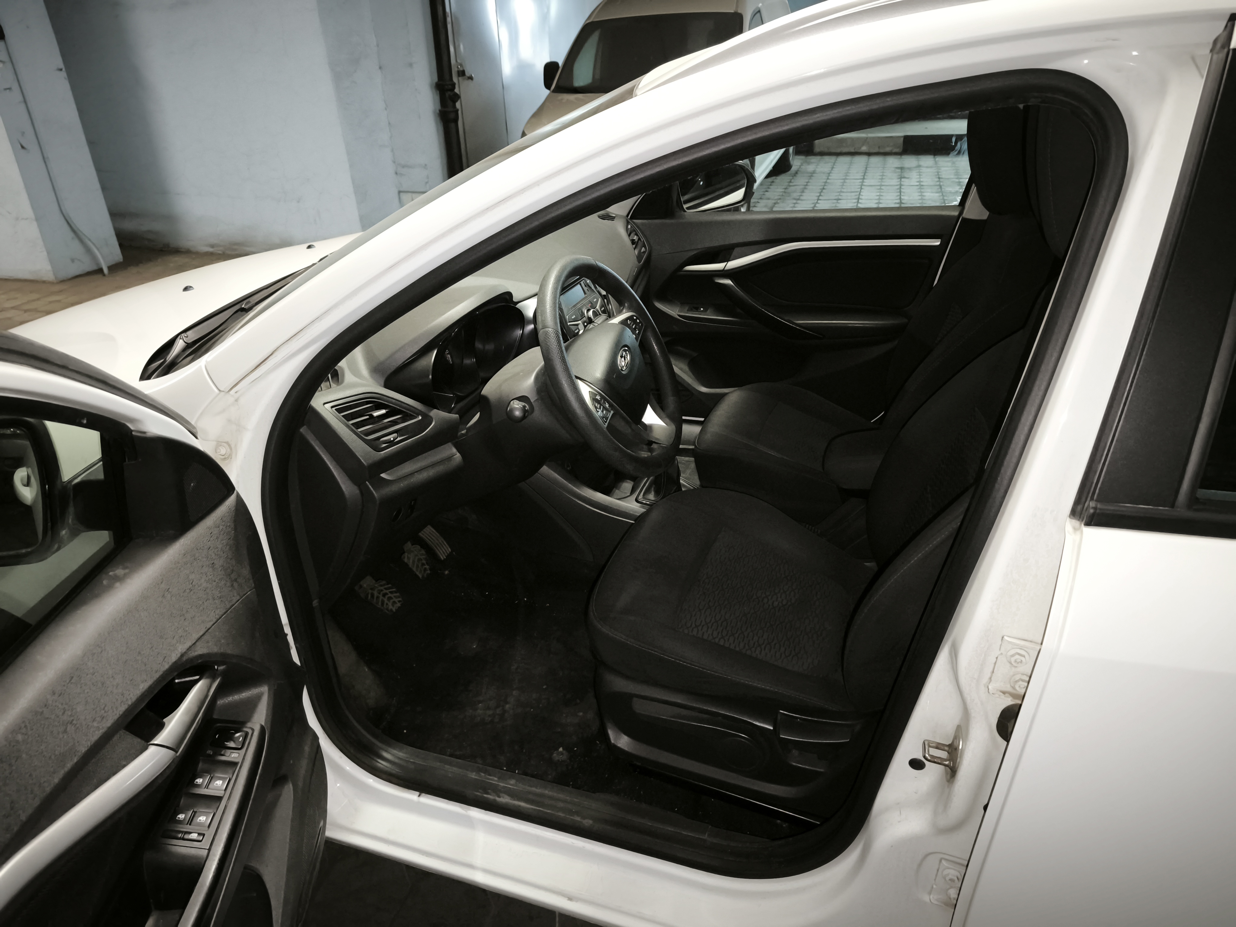 Продажа транспортного средства Легковые автомобили LADA VESTA (VIN)  XTAGFK110LY403802